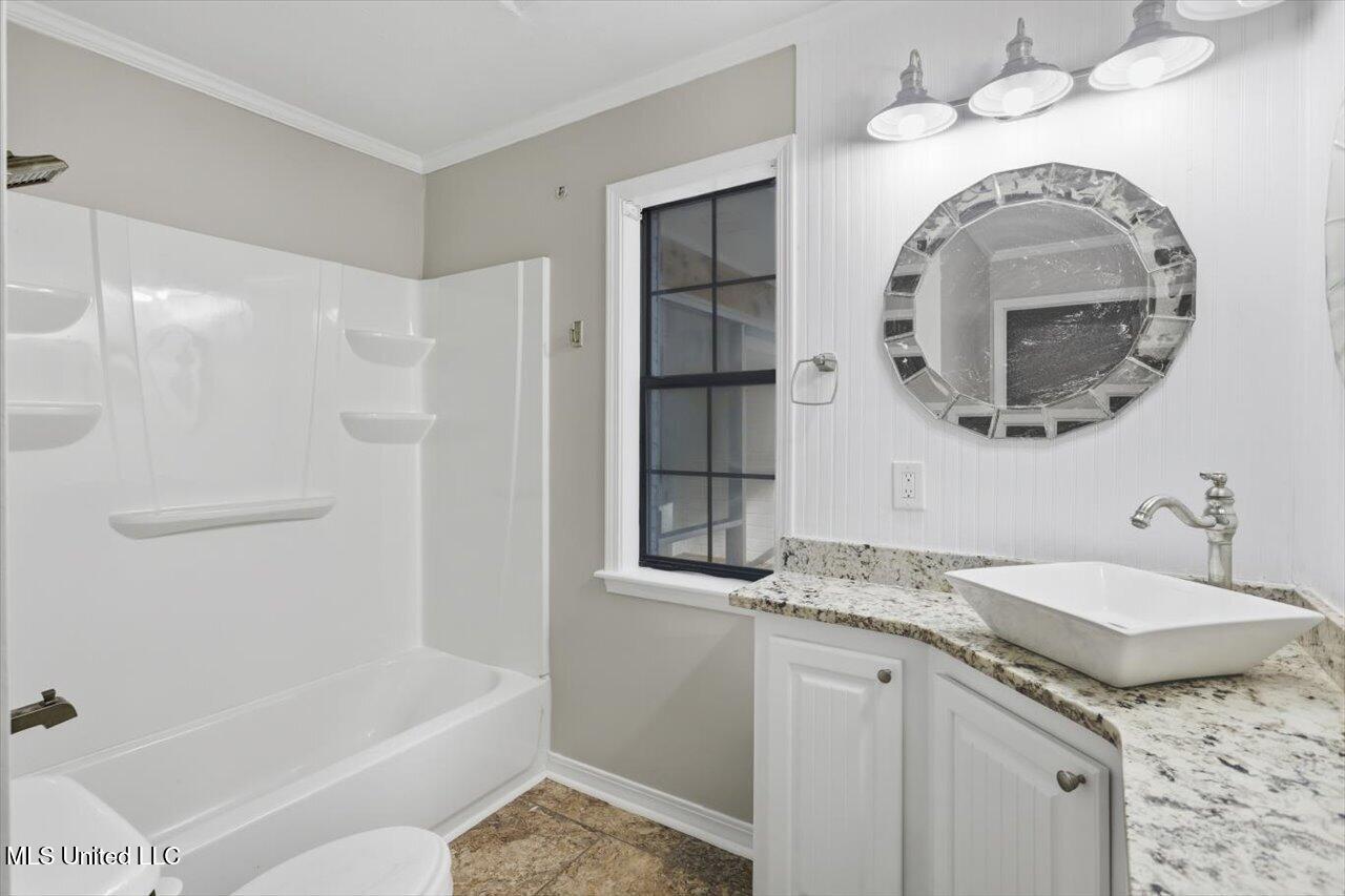 345 Lakeway Drive Property Photo 27