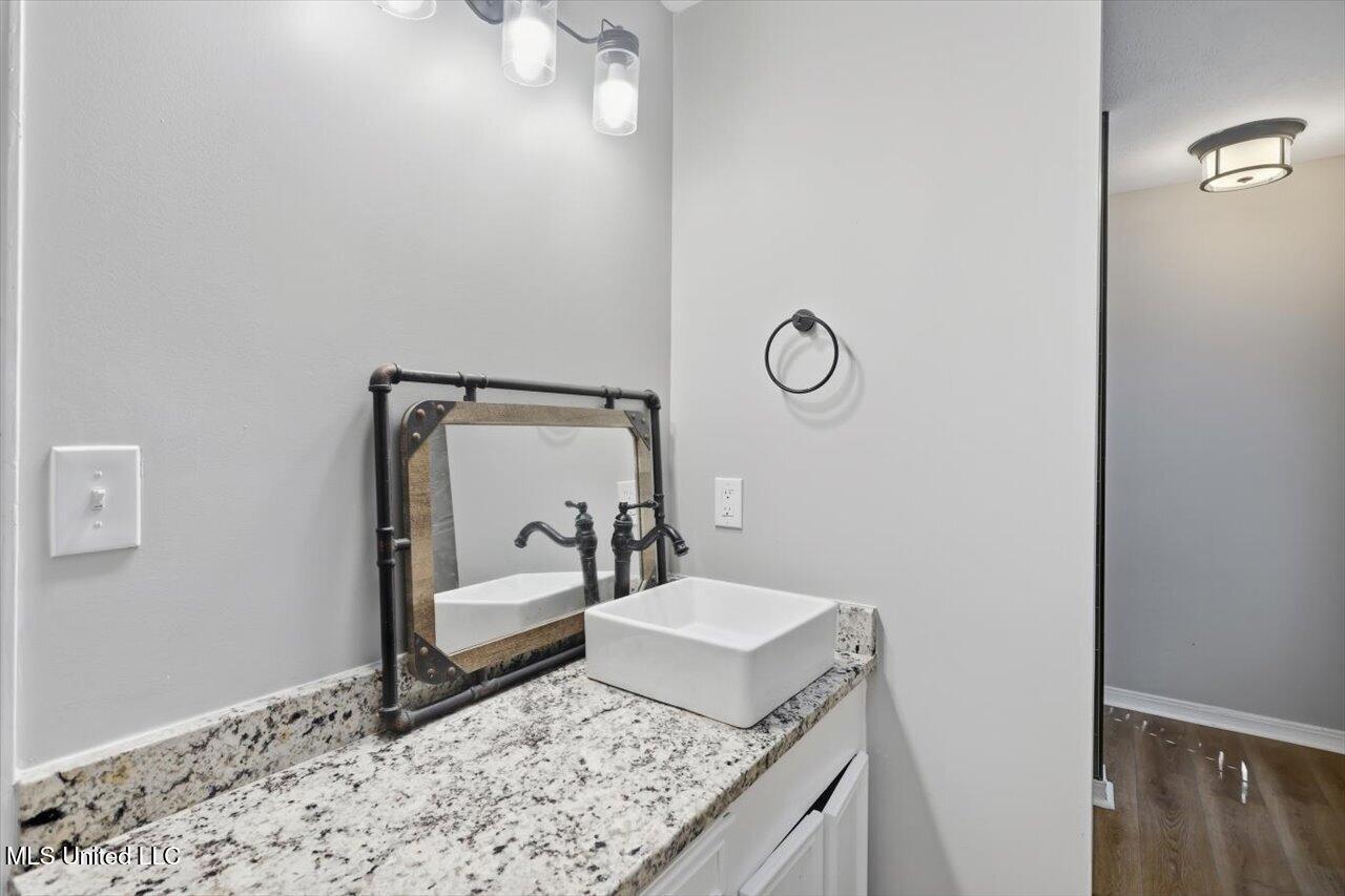 345 Lakeway Drive Property Photo 31