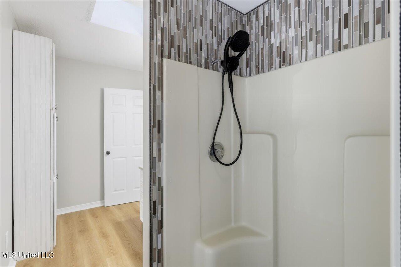 345 Lakeway Drive Property Photo 32