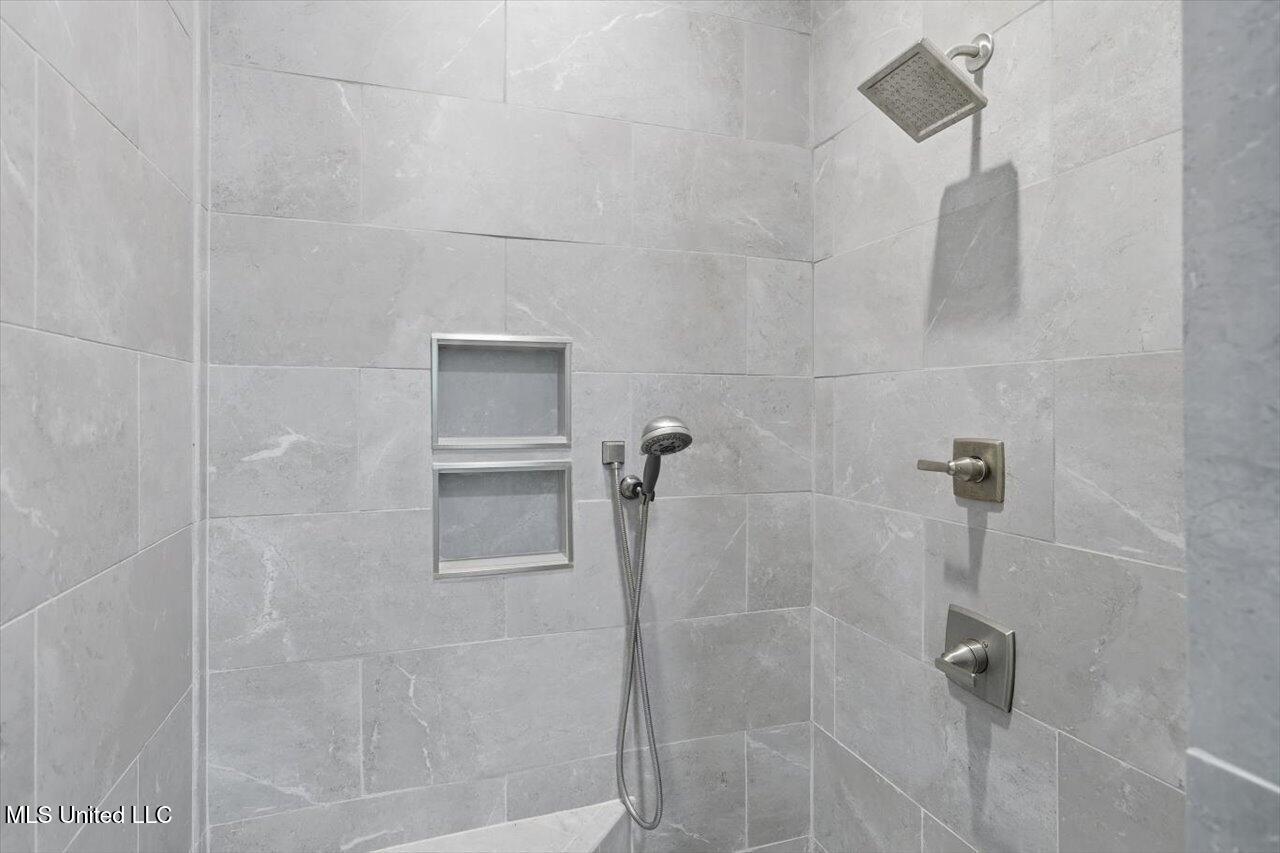 345 Lakeway Drive Property Photo 44