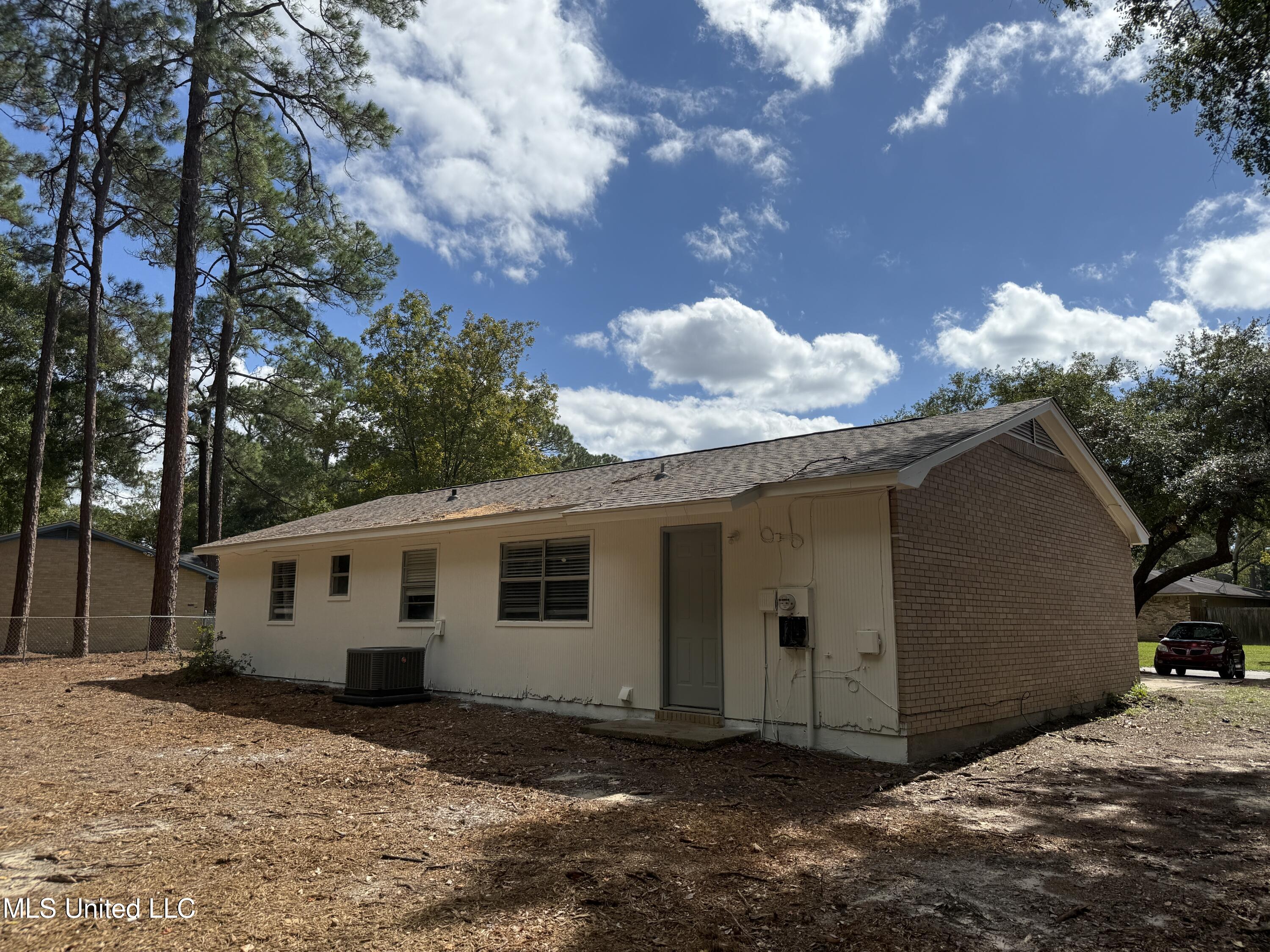 2654 Ridgeway Drive Property Photo 3