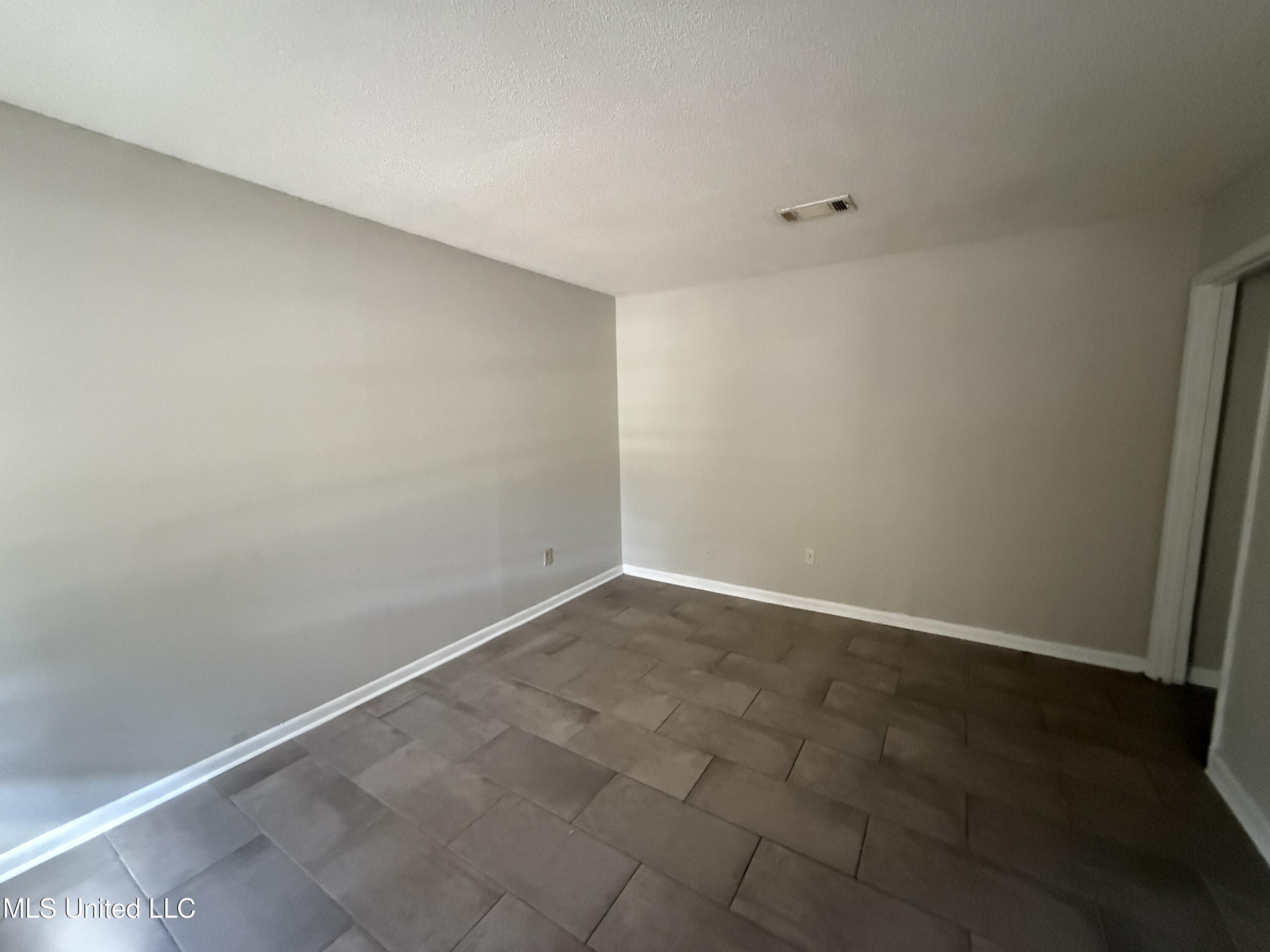 2654 Ridgeway Drive Property Photo 6