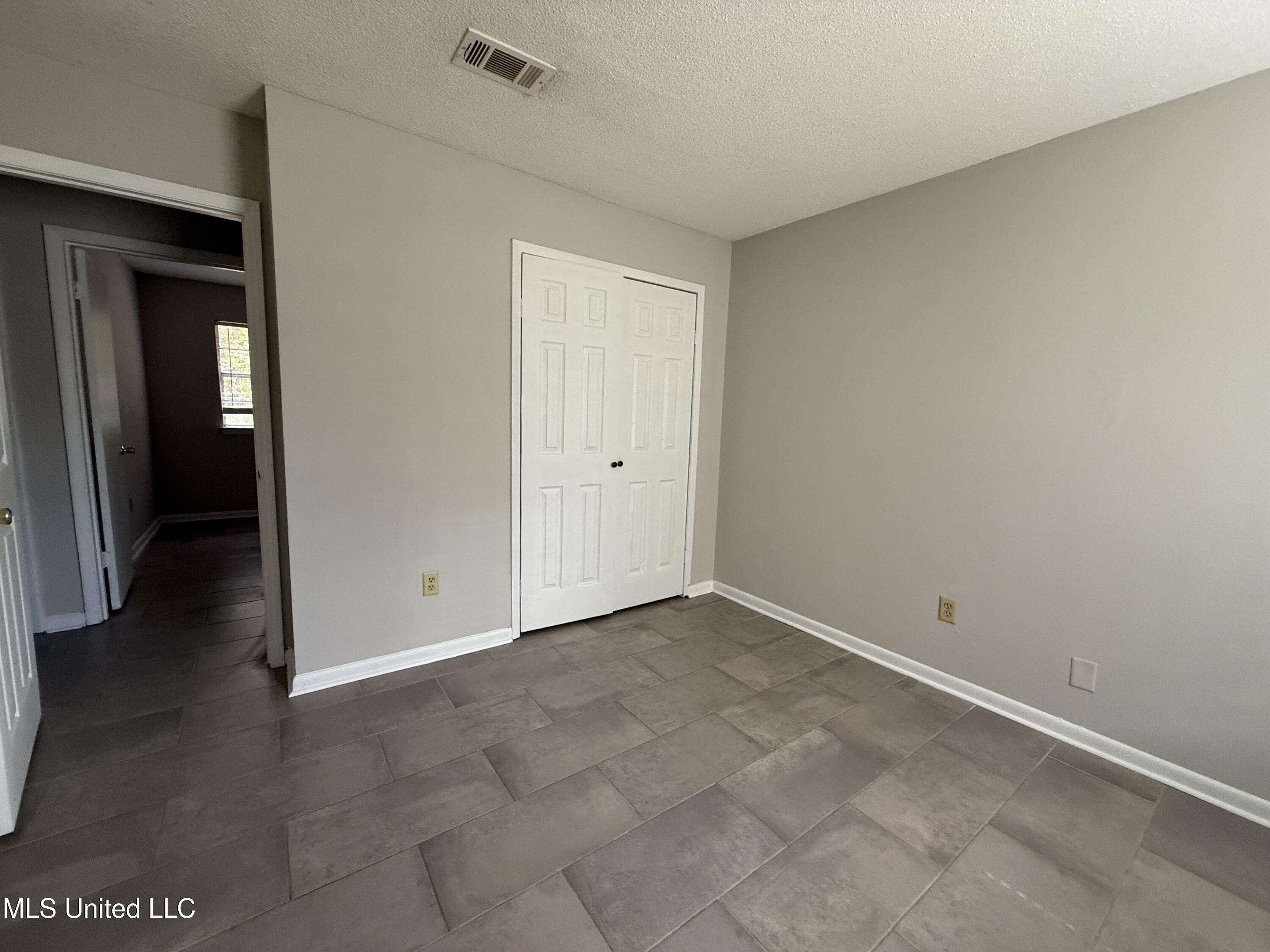 2654 Ridgeway Drive Property Photo 8
