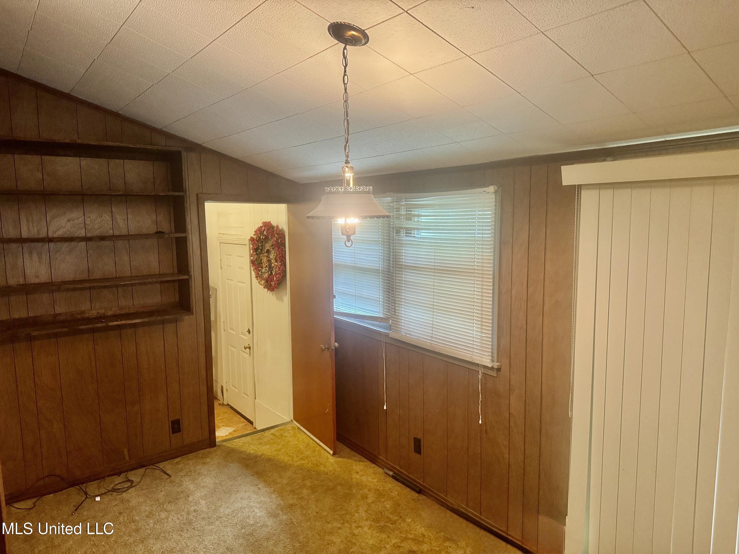 122 Weir Court Property Photo 6