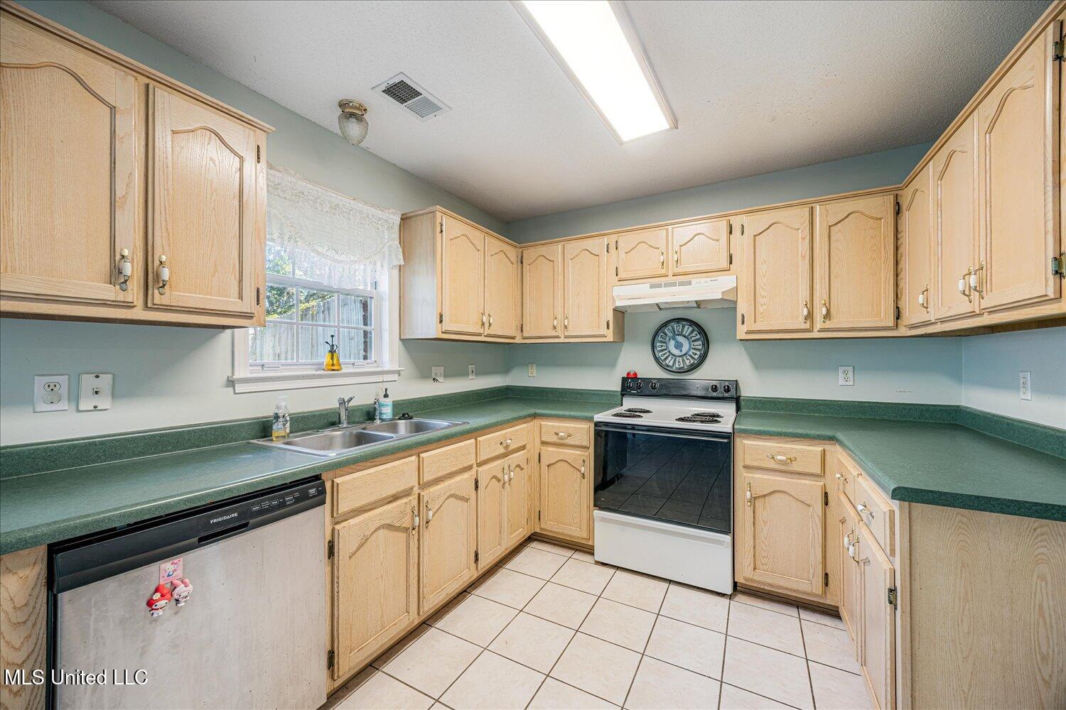 680 Timber Cove Property Photo 9