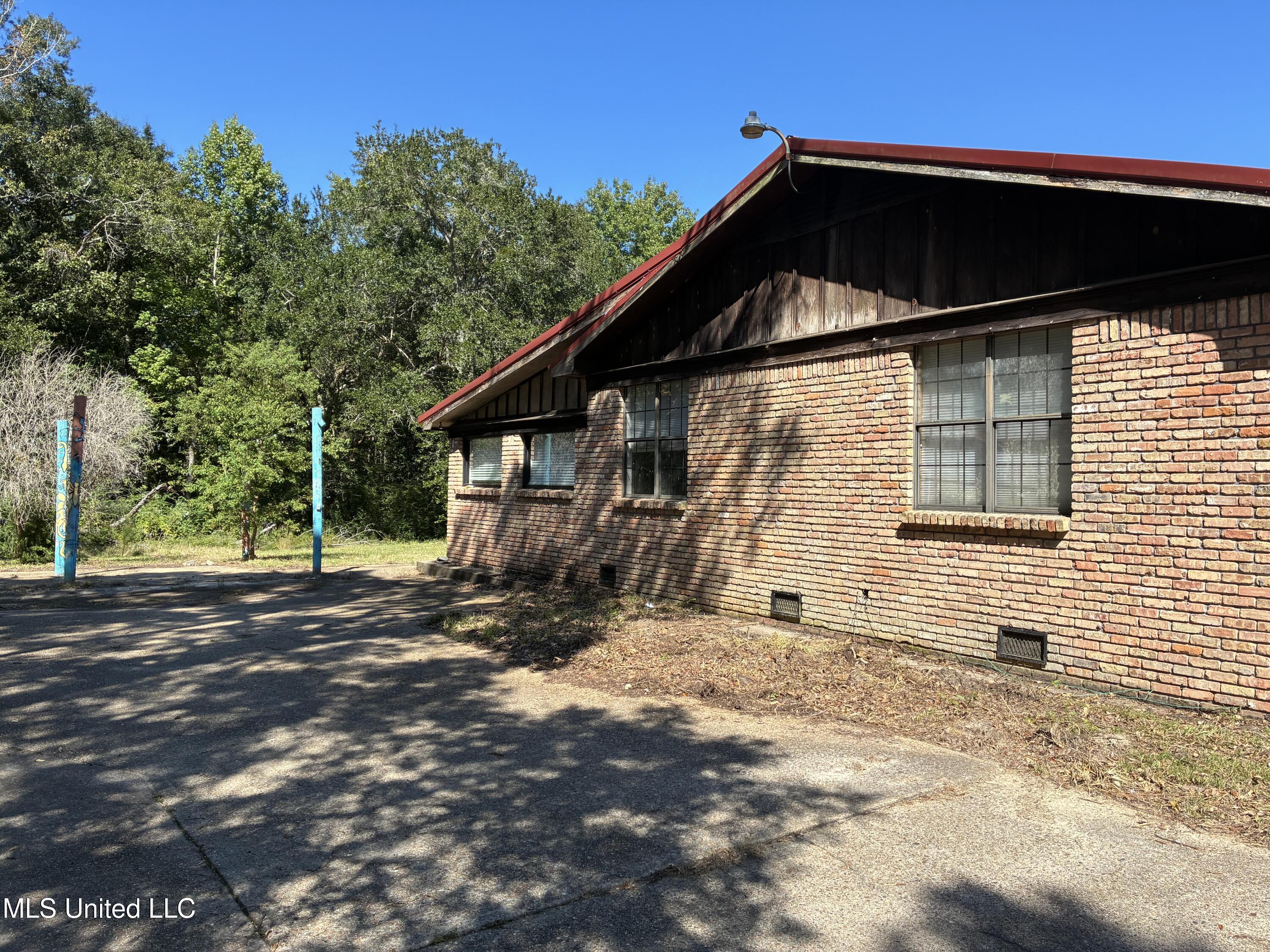 1008 Roys Road Property Photo 2