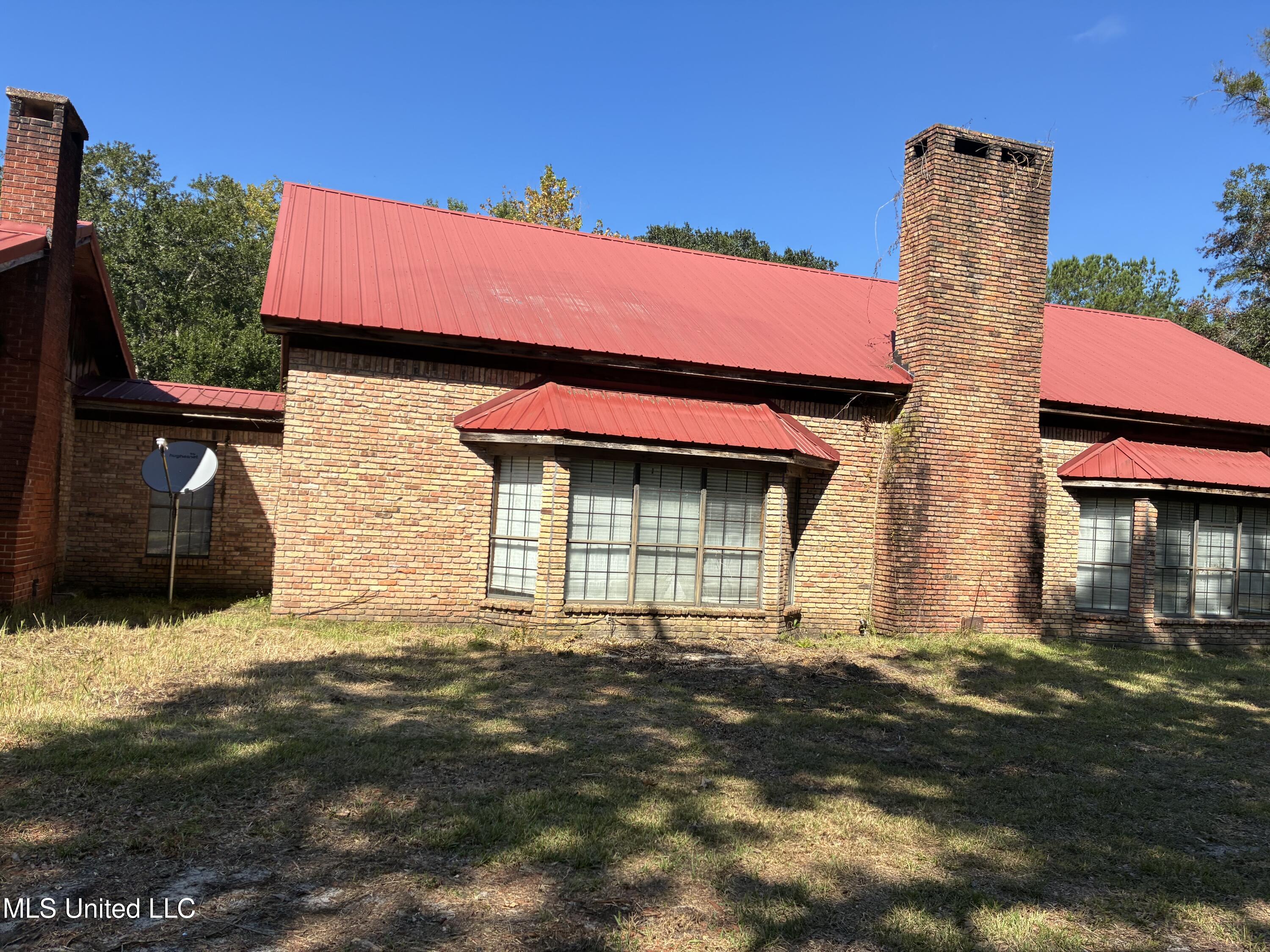 1008 Roys Road Property Photo 6