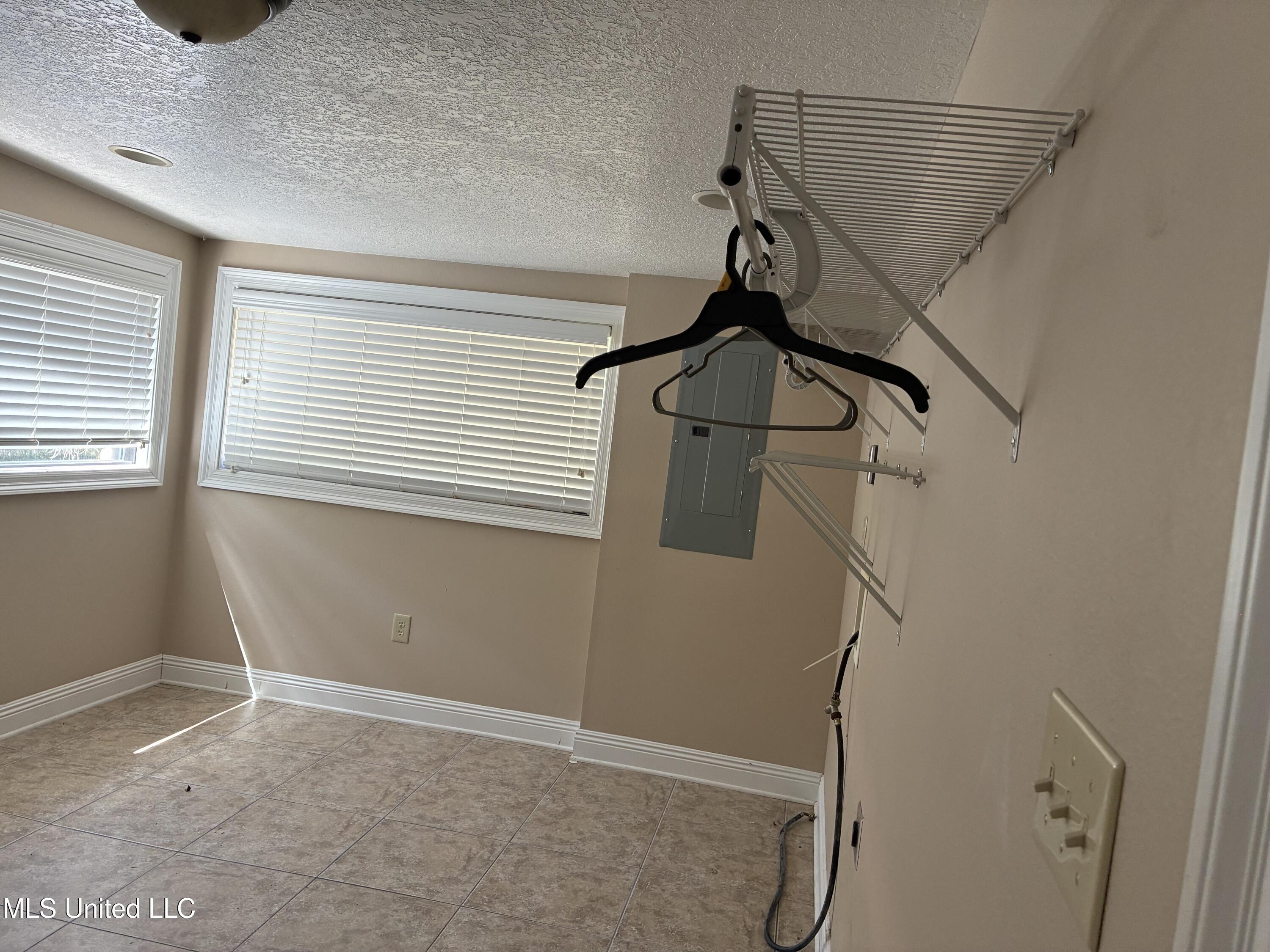 1008 Roys Road Property Photo 8