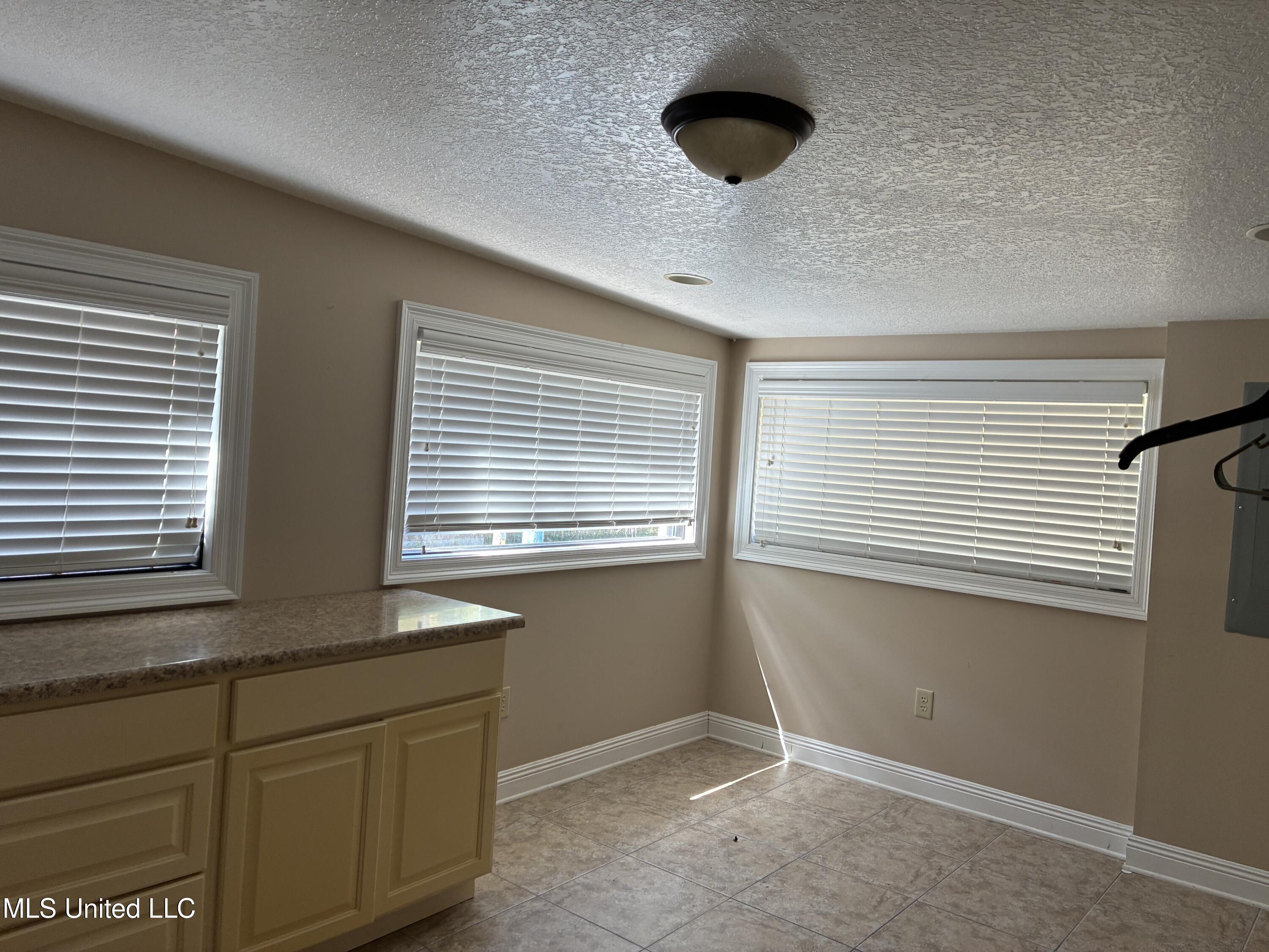 1008 Roys Road Property Photo 9