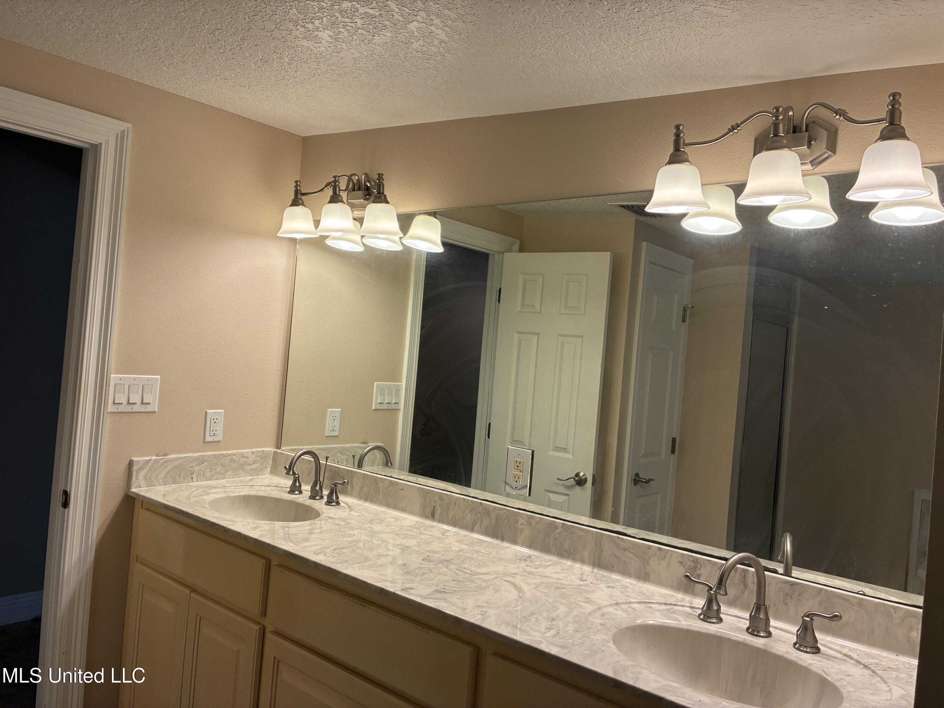 1008 Roys Road Property Photo 11