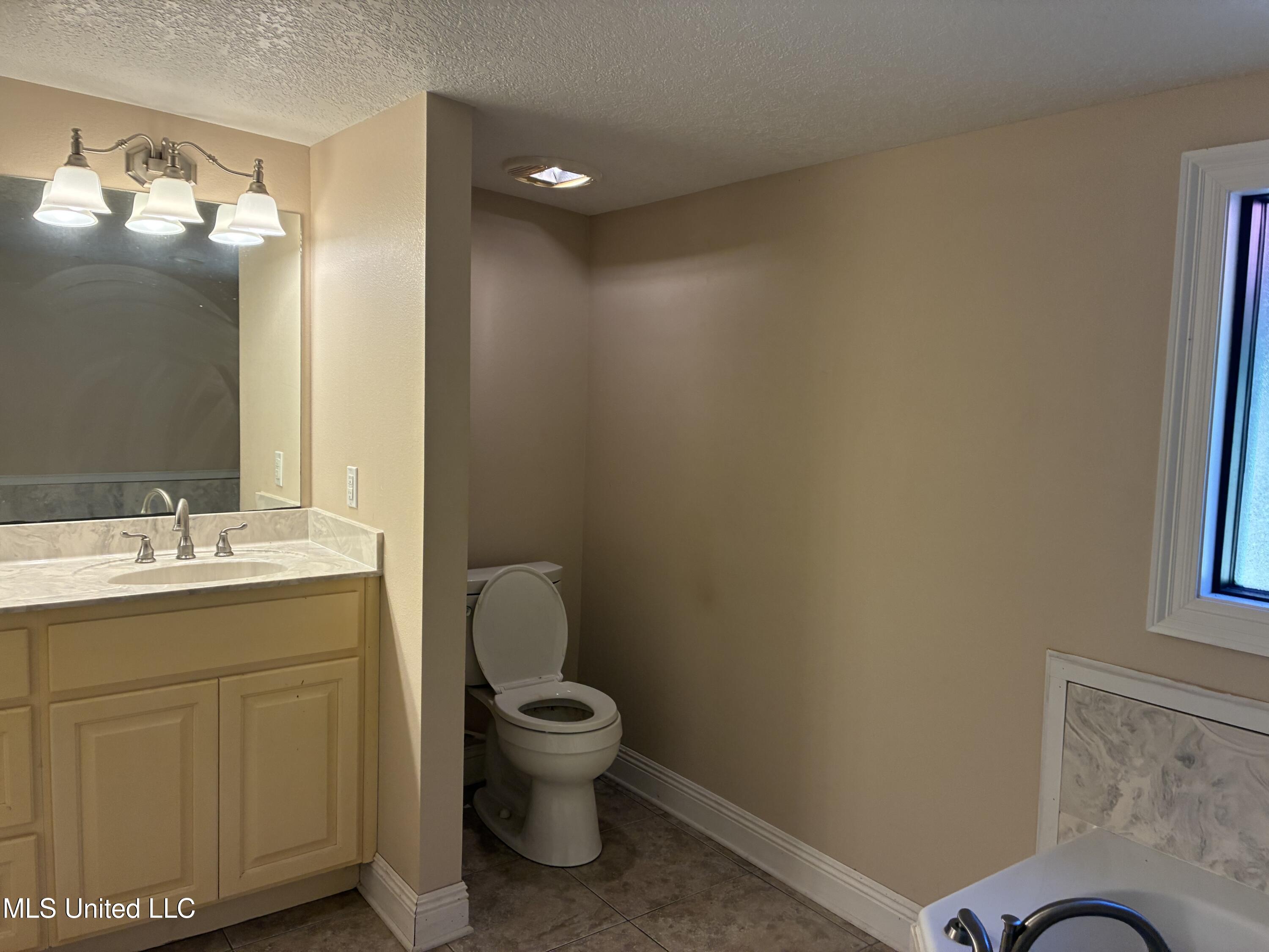 1008 Roys Road Property Photo 12