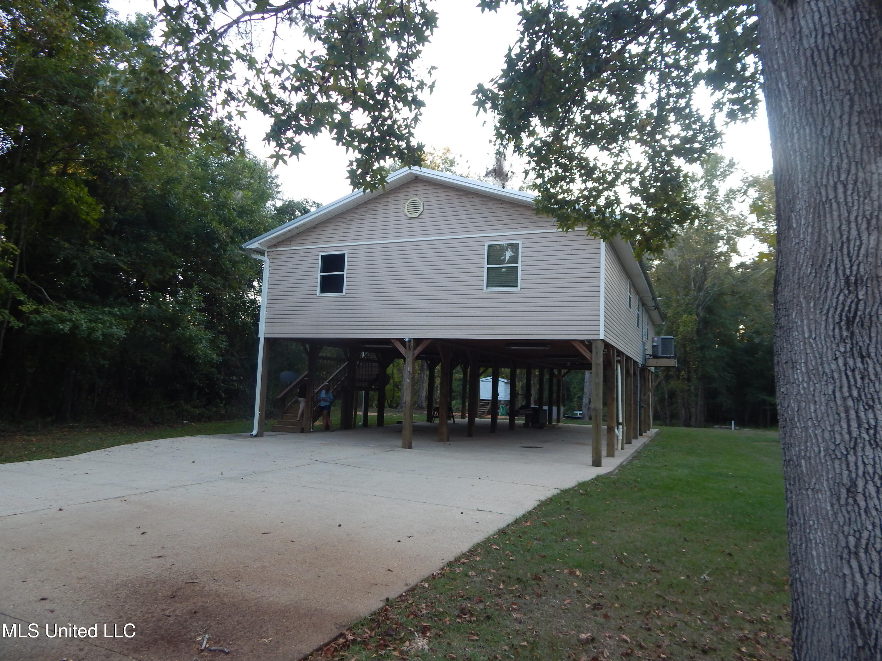 115 Hickory Lane Property Photo 2