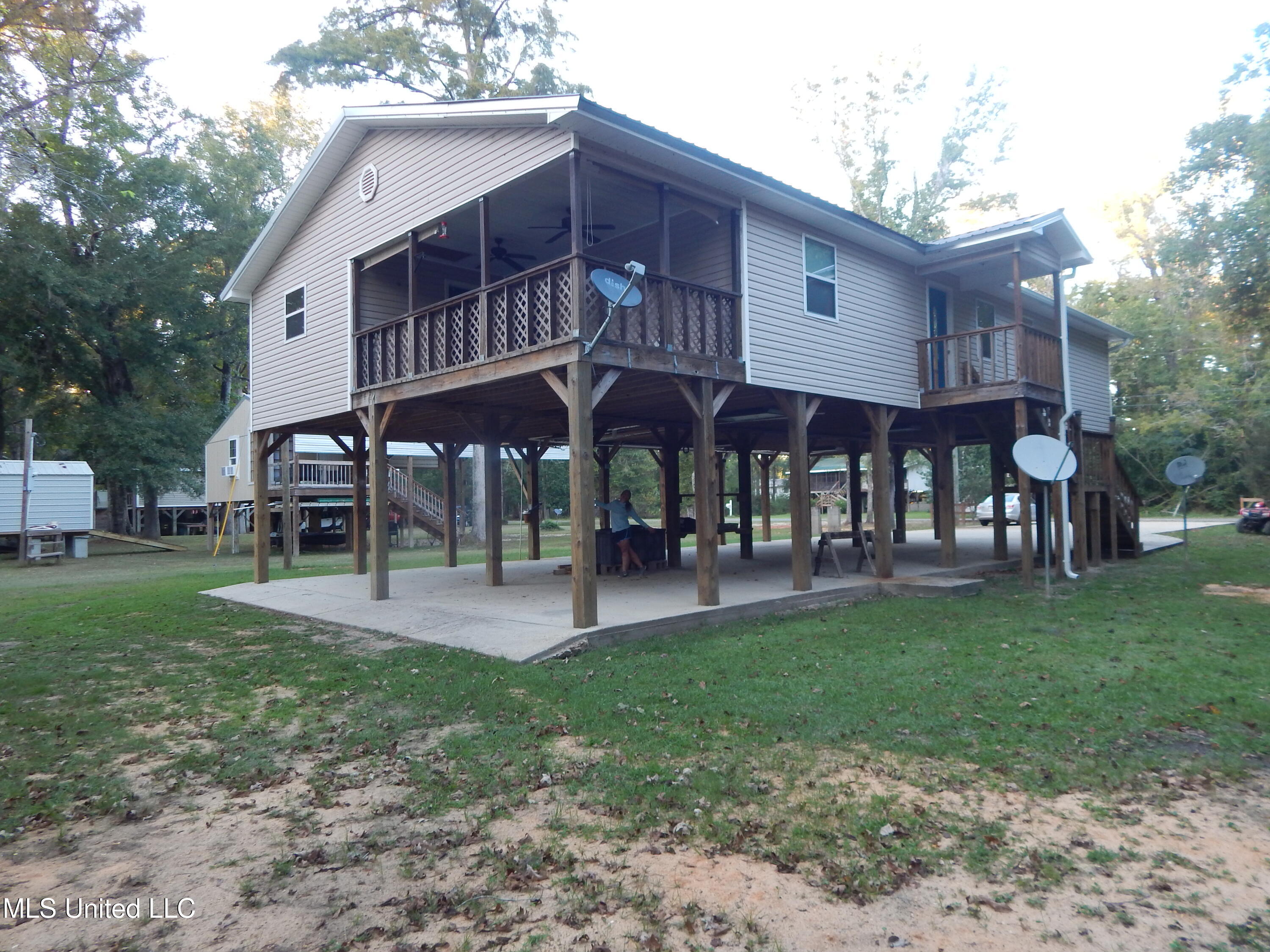 115 Hickory Lane Property Photo 4