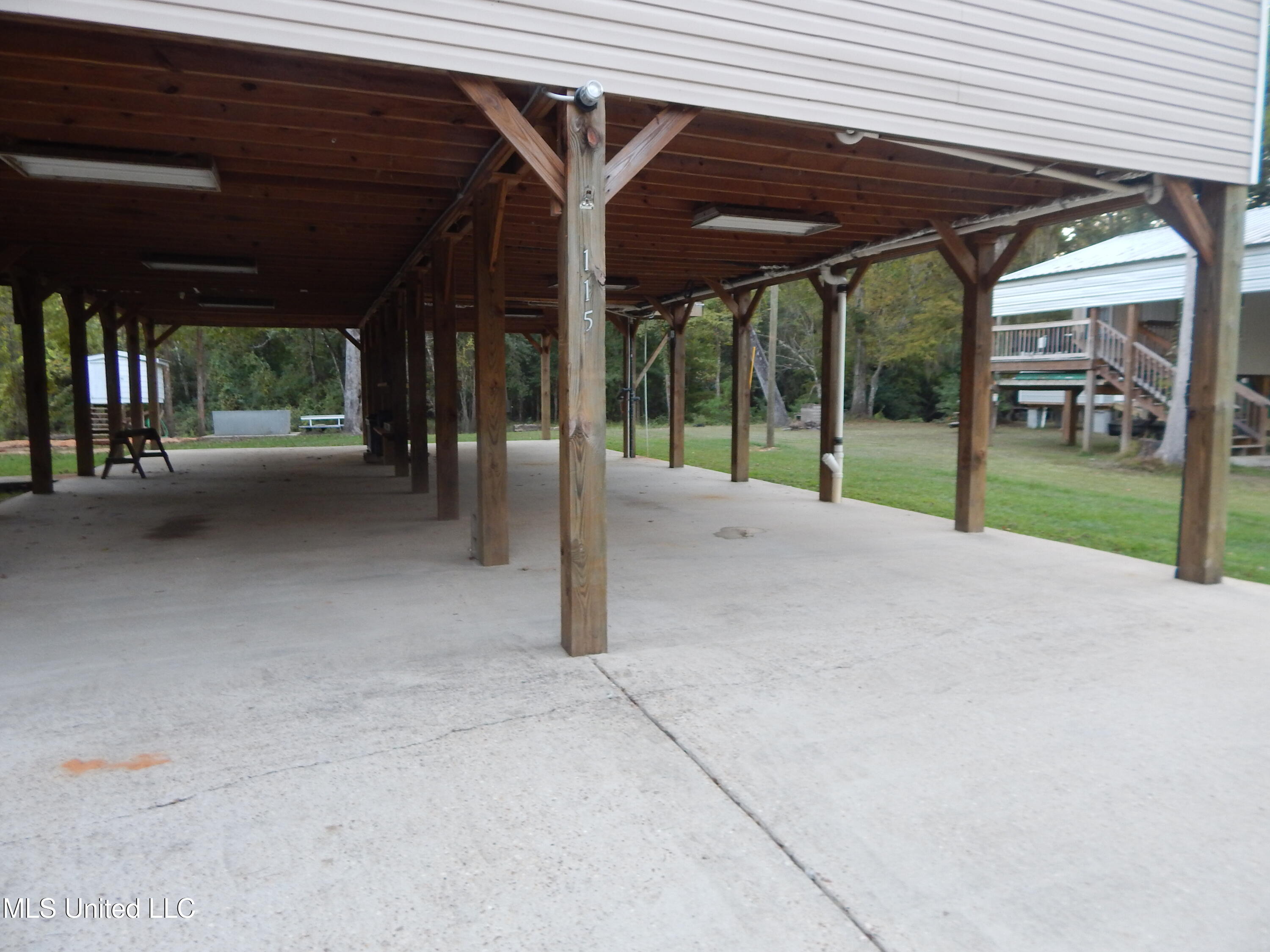 115 Hickory Lane Property Photo 9