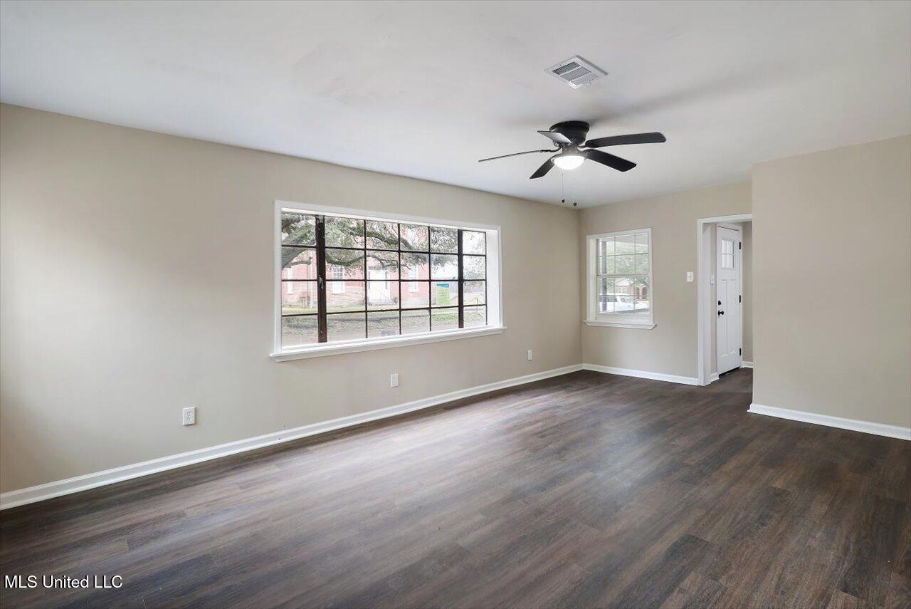 404 Walnut Street Property Photo 7