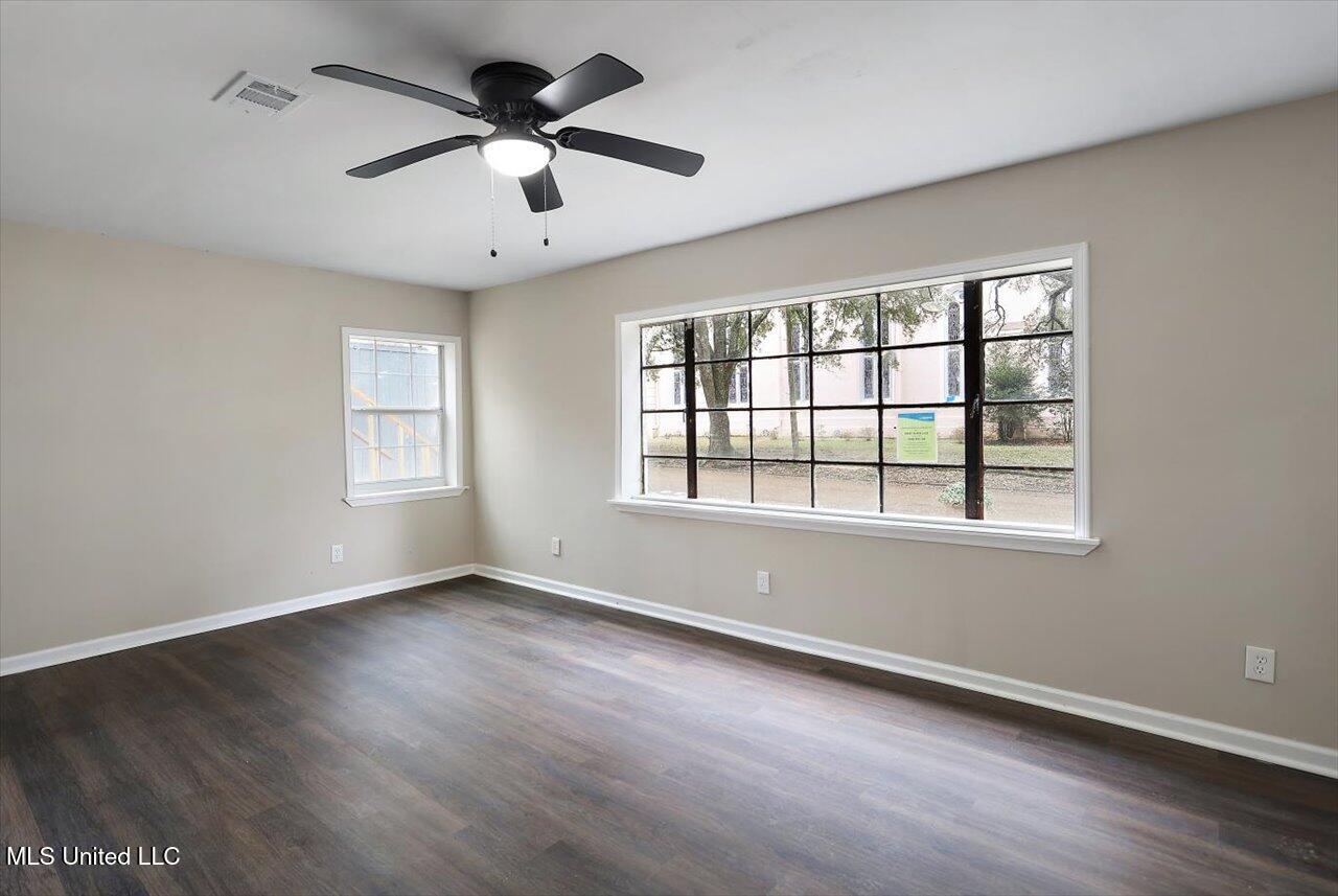 404 Walnut Street Property Photo 9