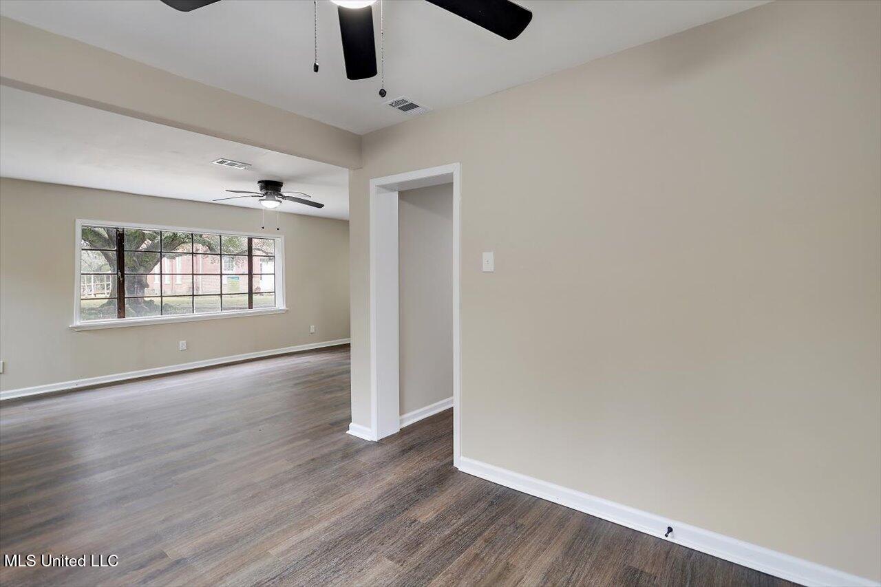 404 Walnut Street Property Photo 13