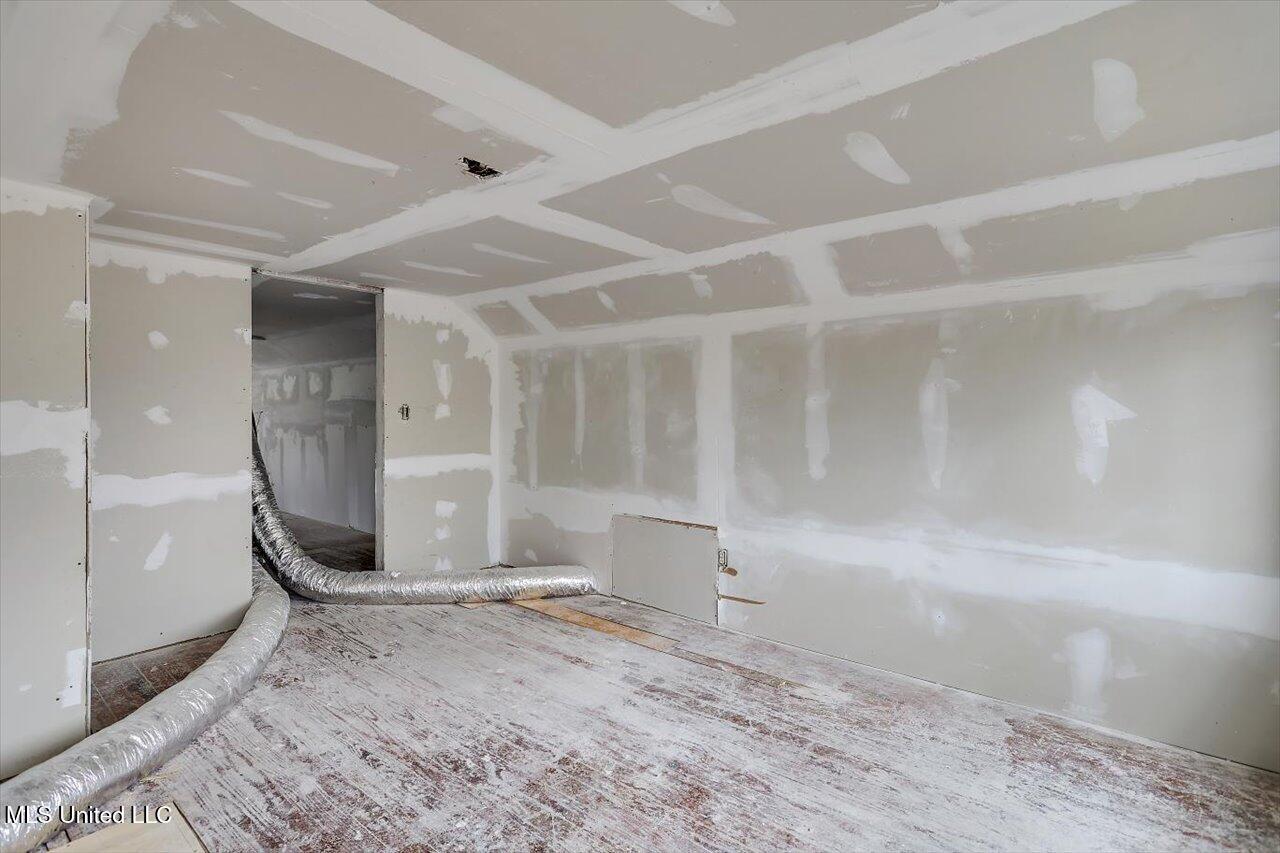 404 Walnut Street Property Photo 25