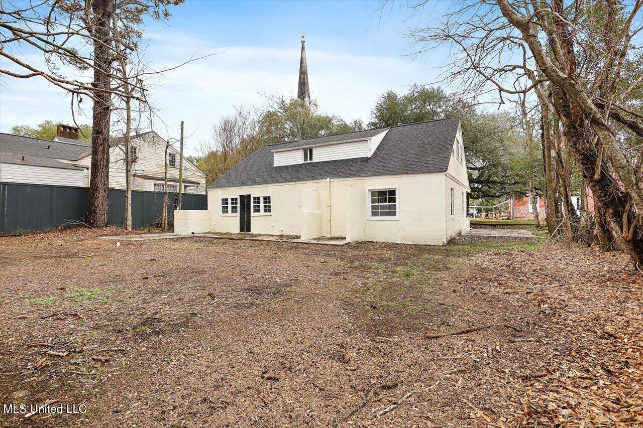 404 Walnut Street Property Photo 29