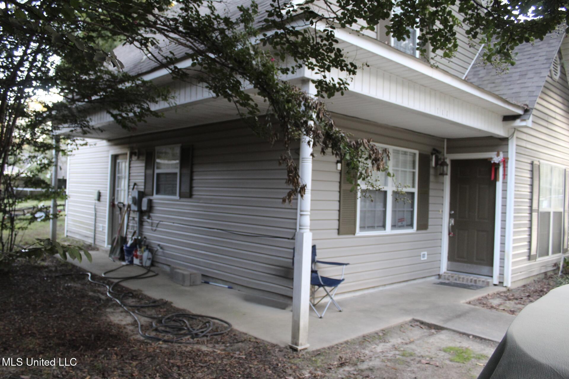 111 Holly Cove Property Photo 2