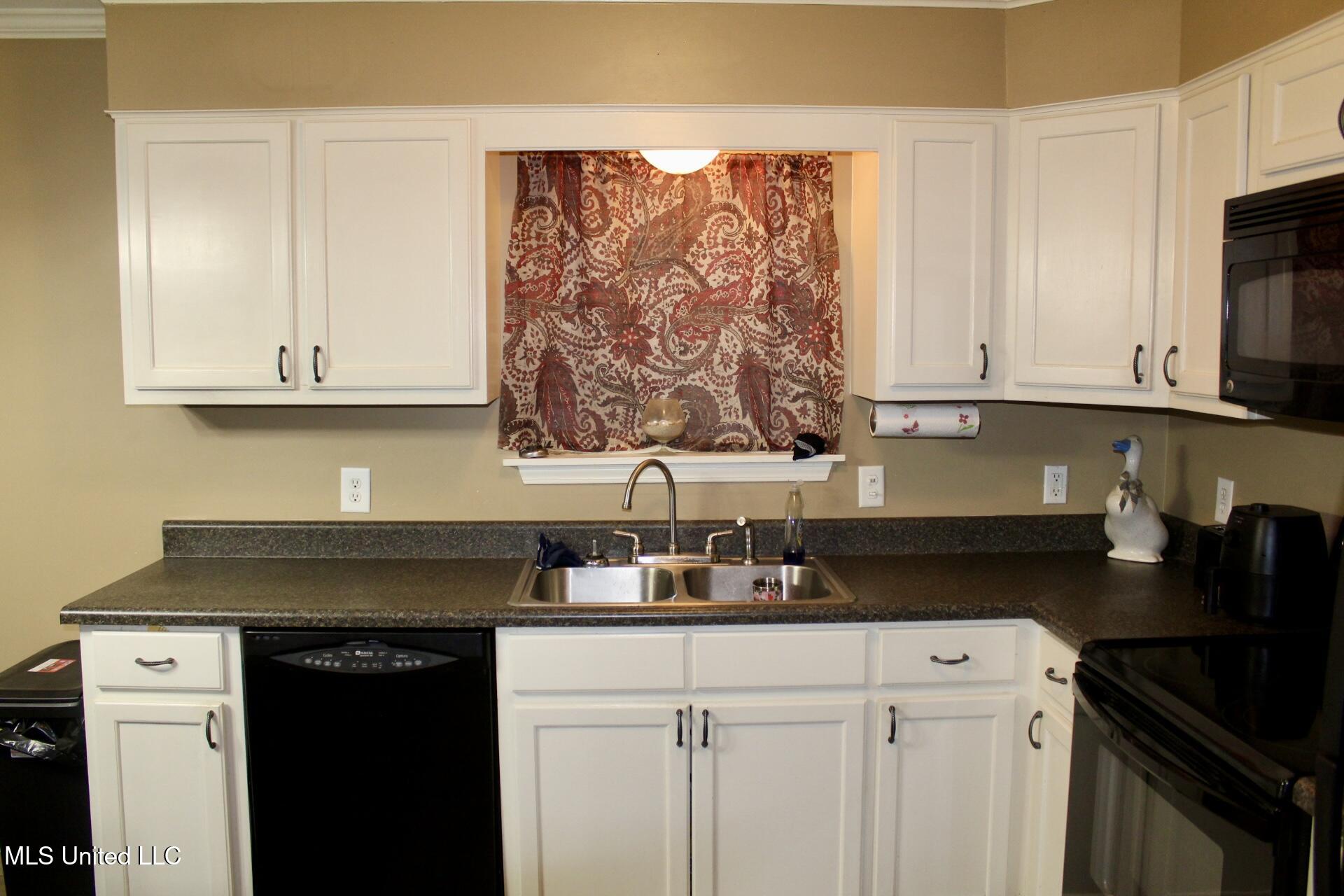 111 Holly Cove Property Photo 5