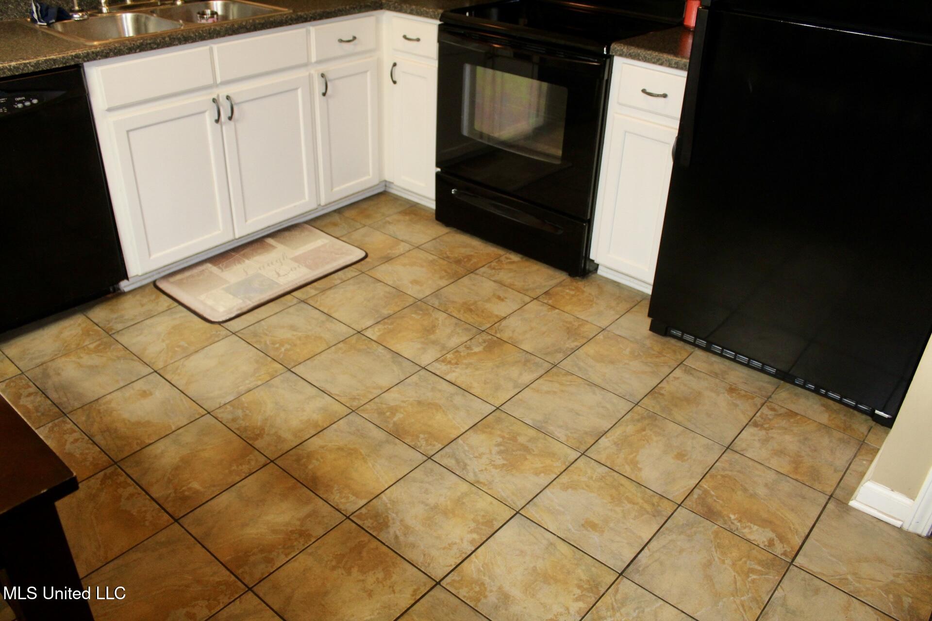 111 Holly Cove Property Photo 6