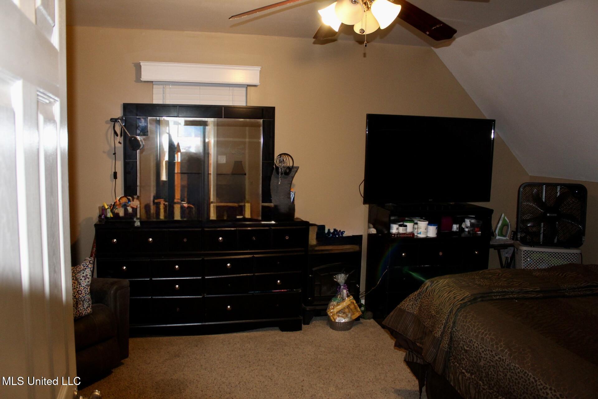 111 Holly Cove Property Photo 14