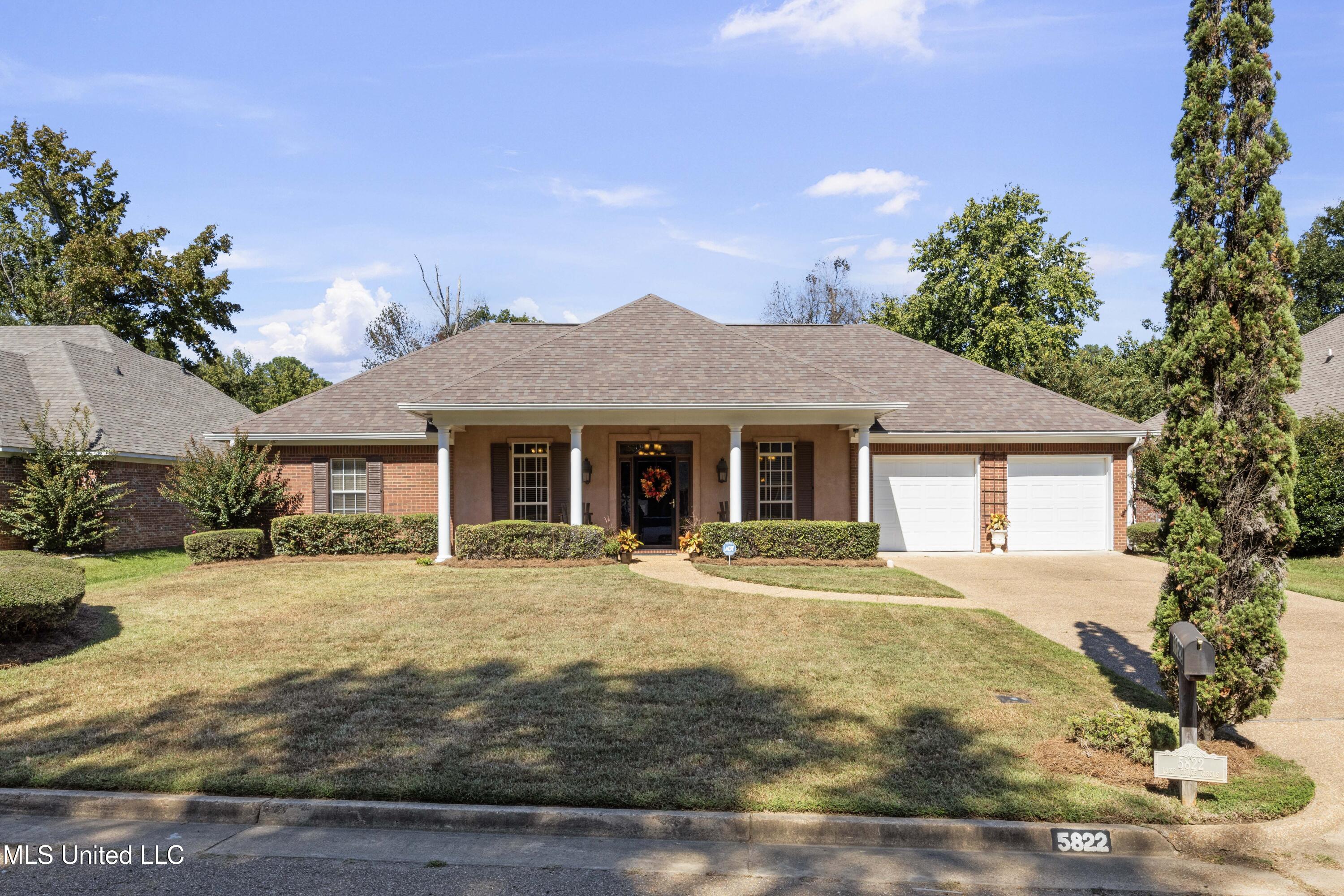 5822 Lake Trace Circle Property Photo 1