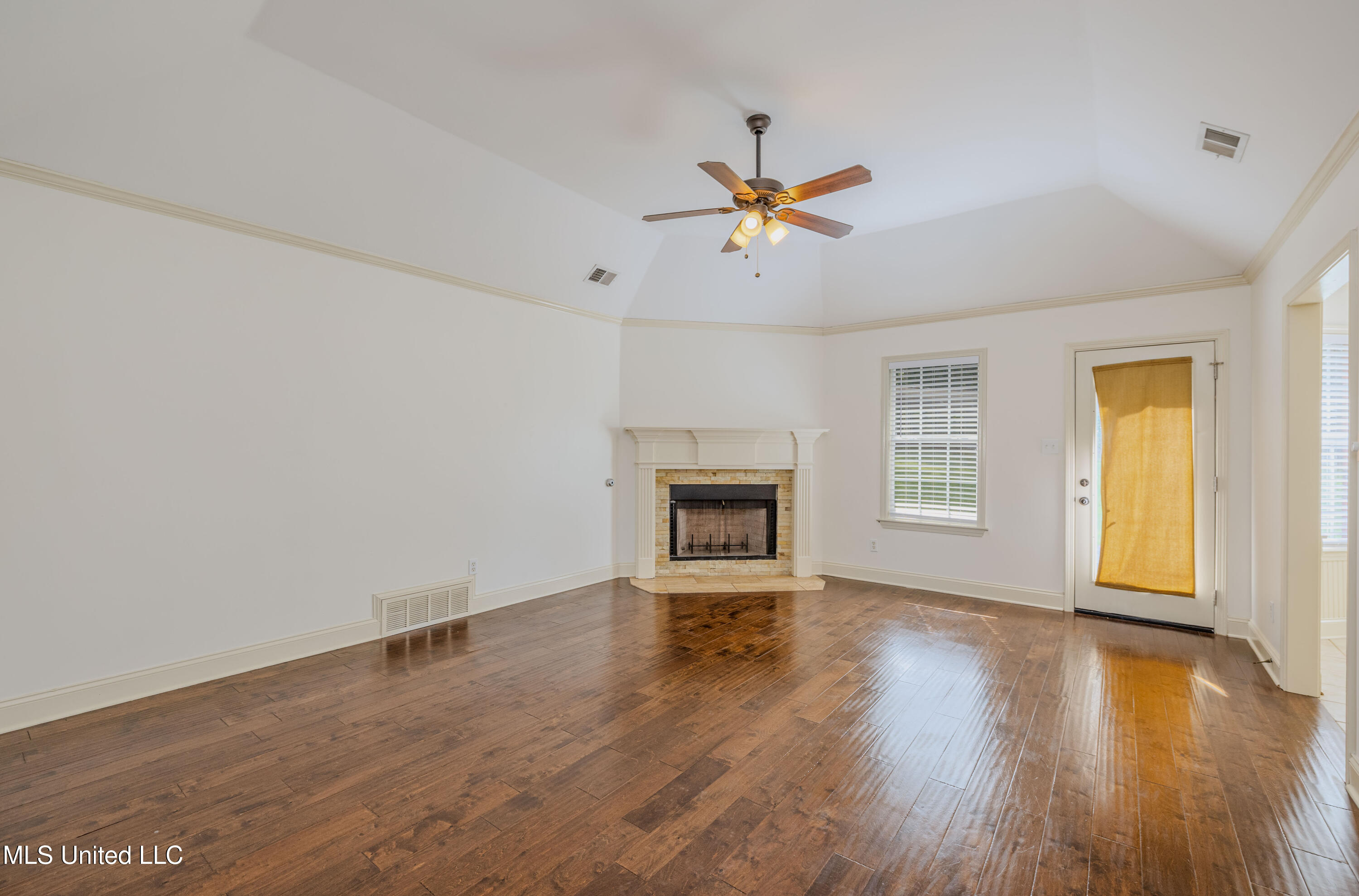 10321 Loftin Drive Property Photo 9