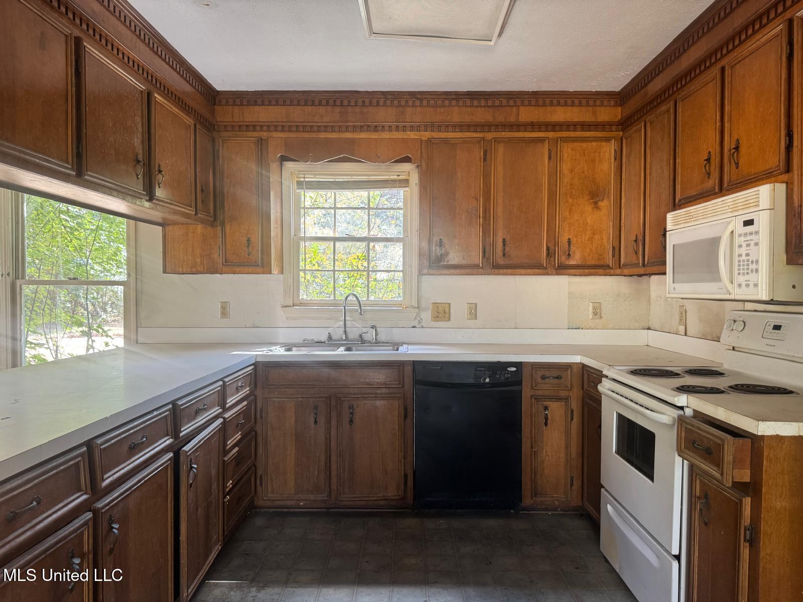 191 Ted Circle Property Photo 5