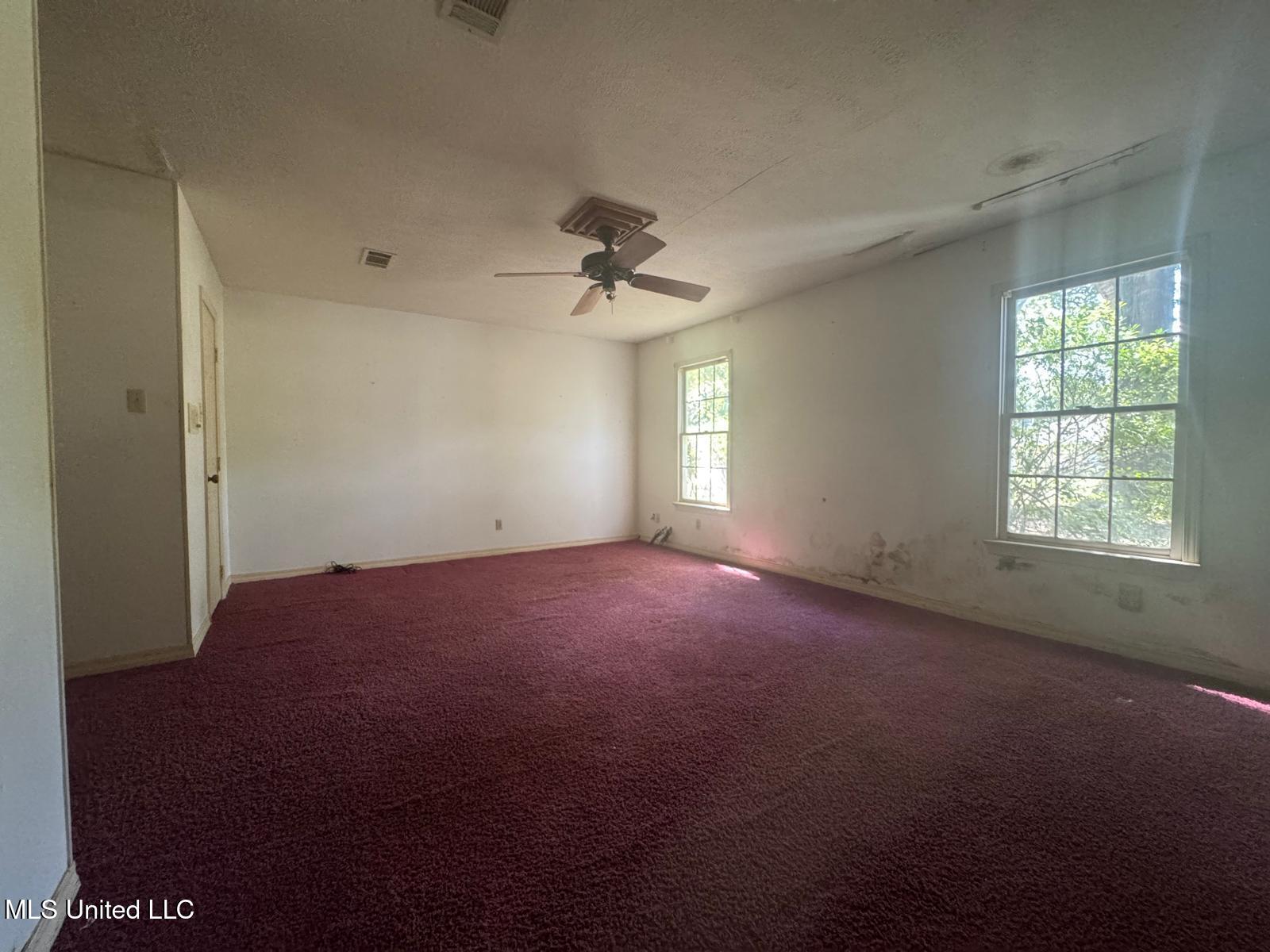 191 Ted Circle Property Photo 9