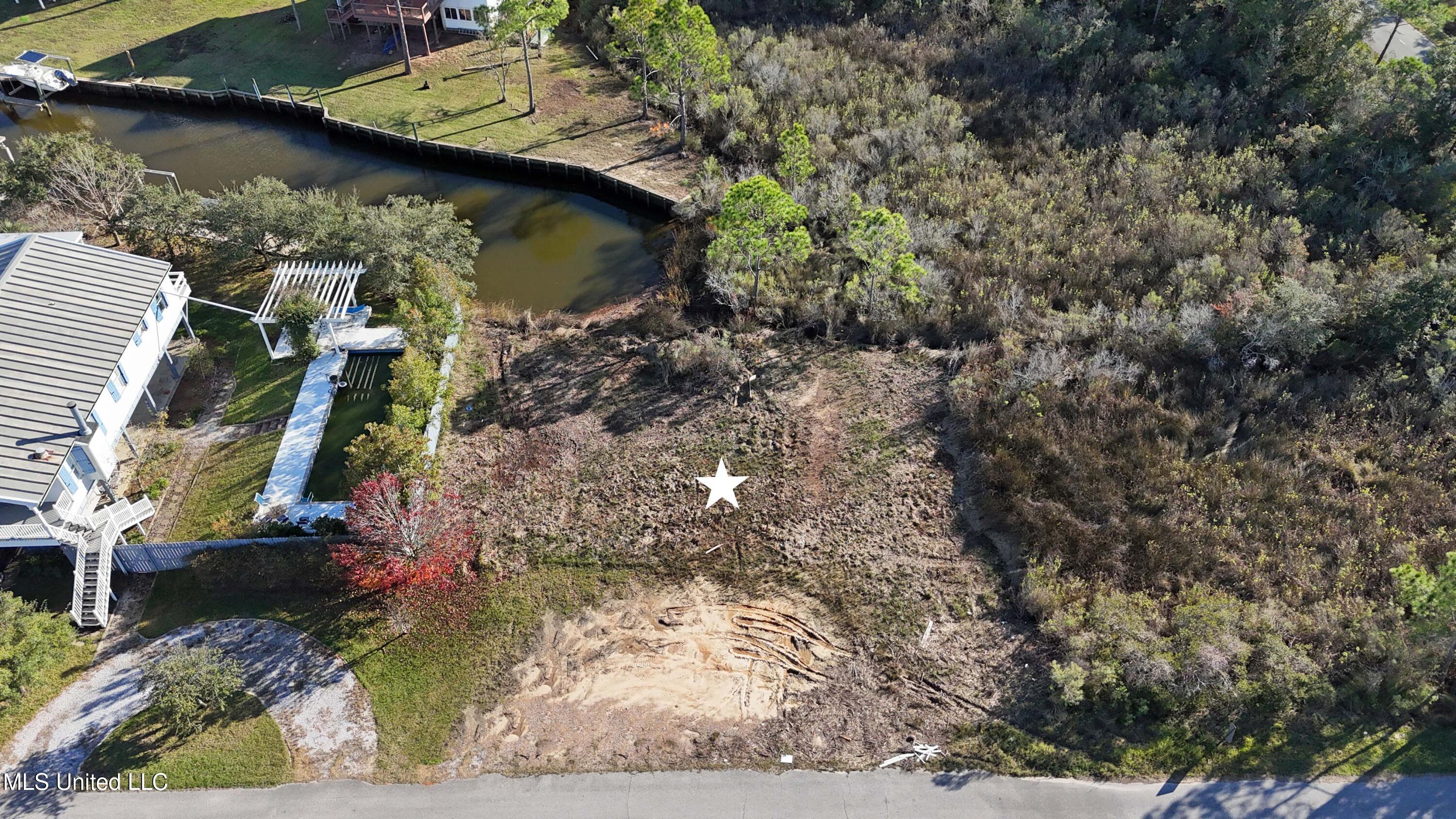 Sweet Bay Drive Property Photo 2