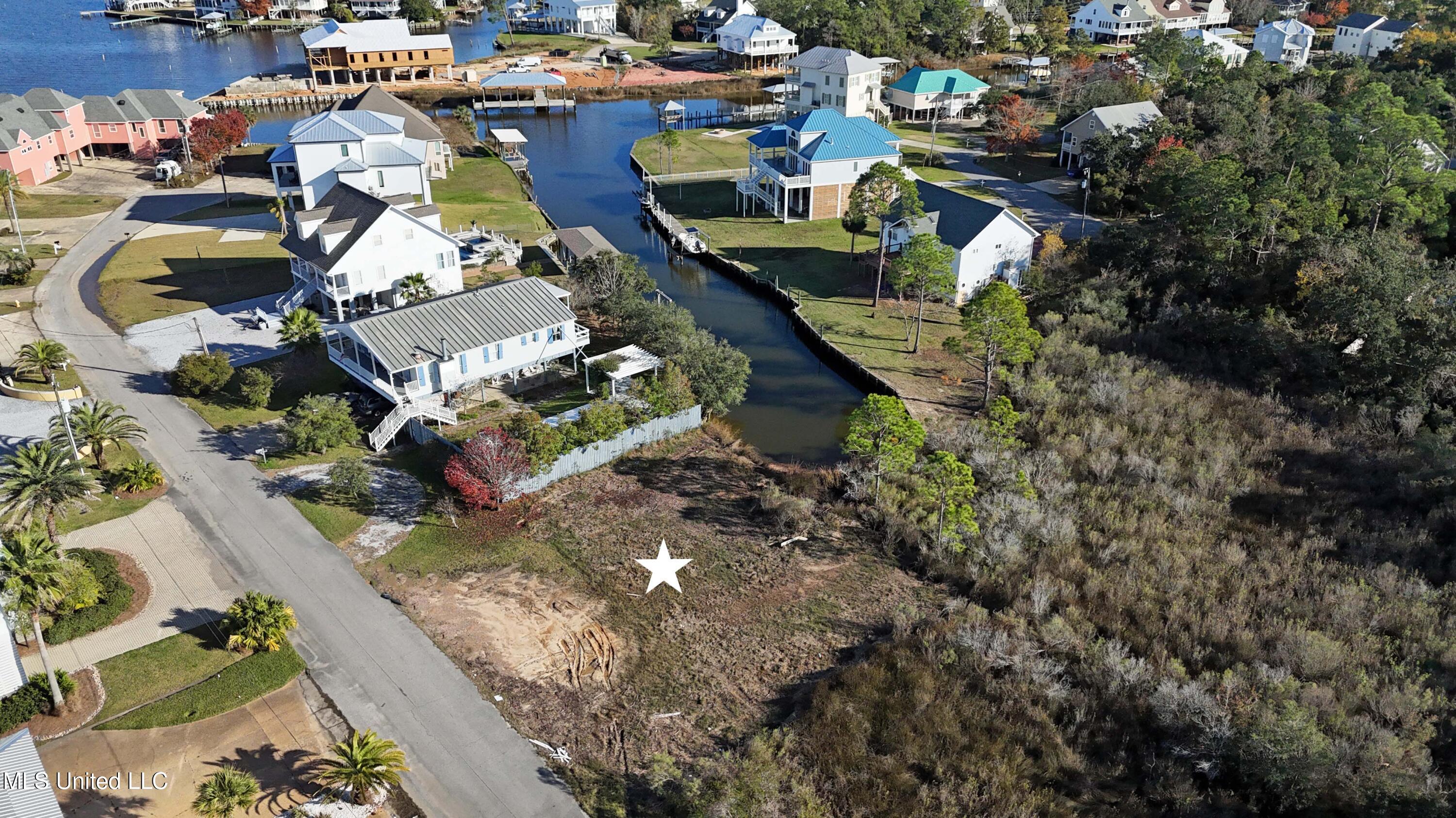 Sweet Bay Drive Property Photo 3