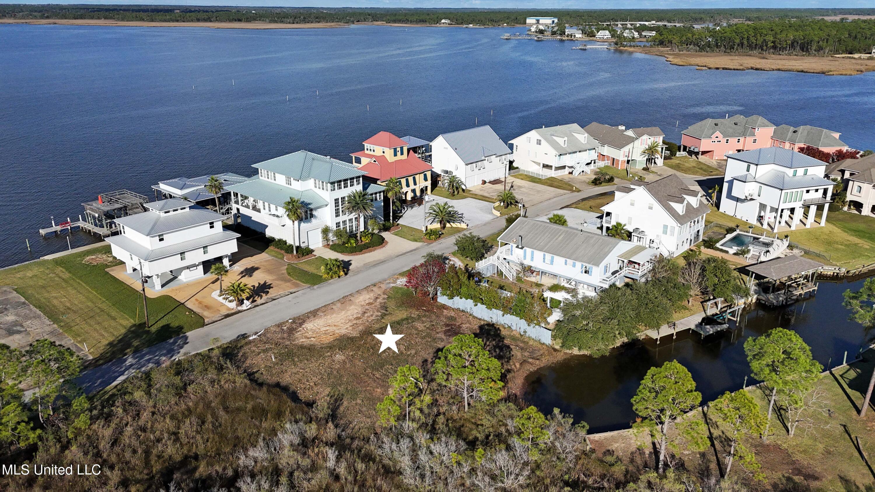 Sweet Bay Drive Property Photo 4