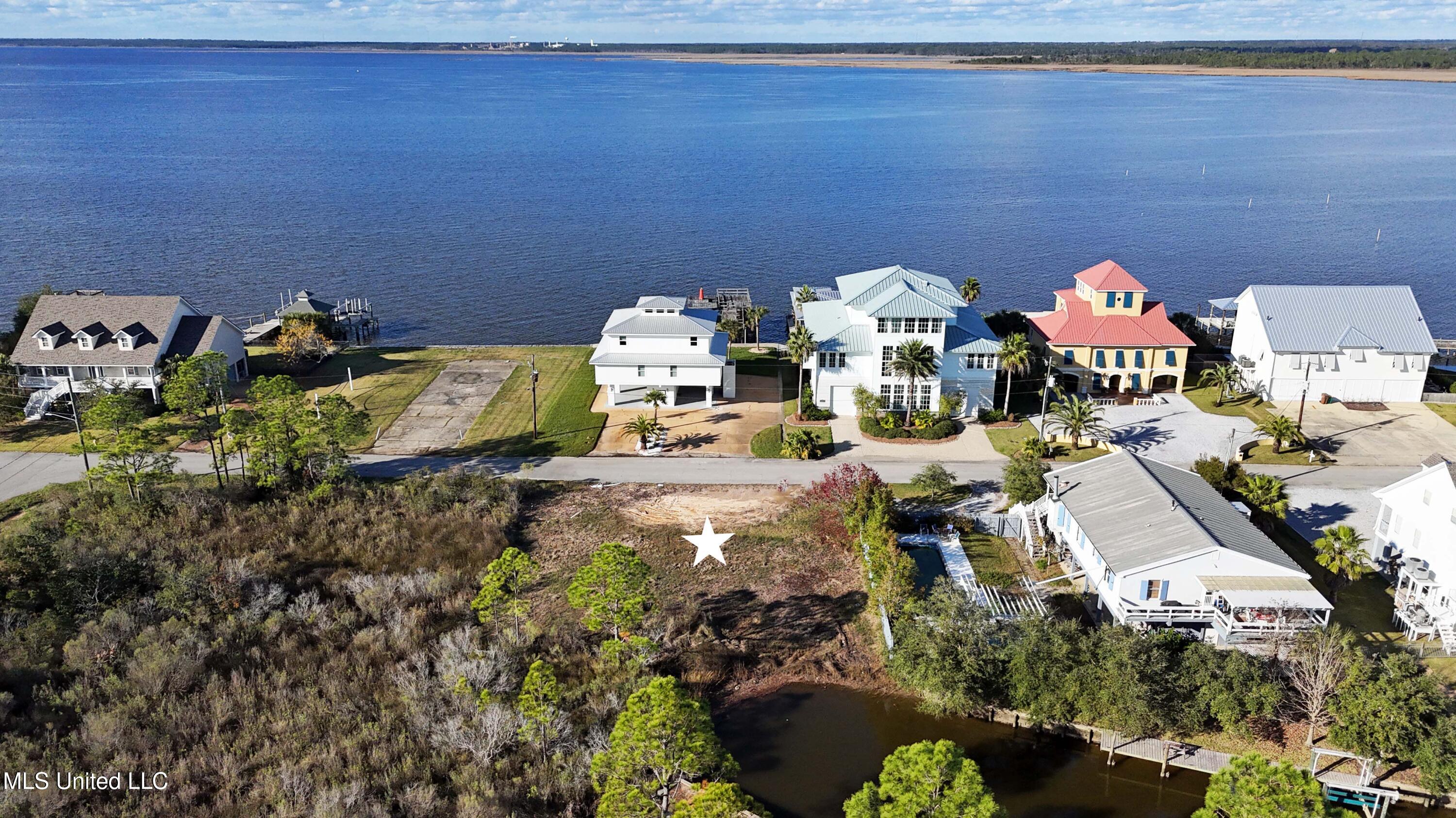 Sweet Bay Drive Property Photo 5