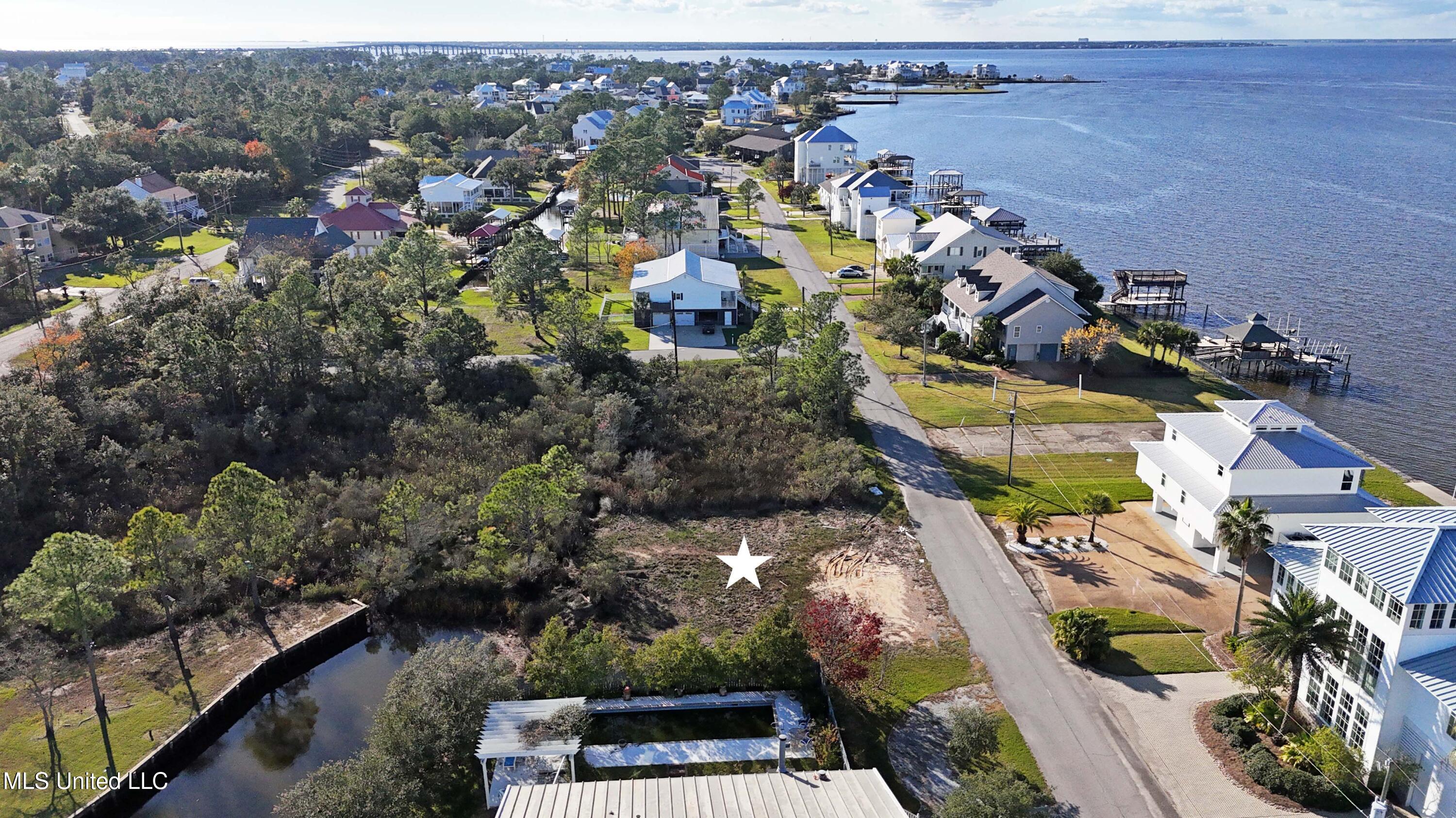 Sweet Bay Drive Property Photo 7