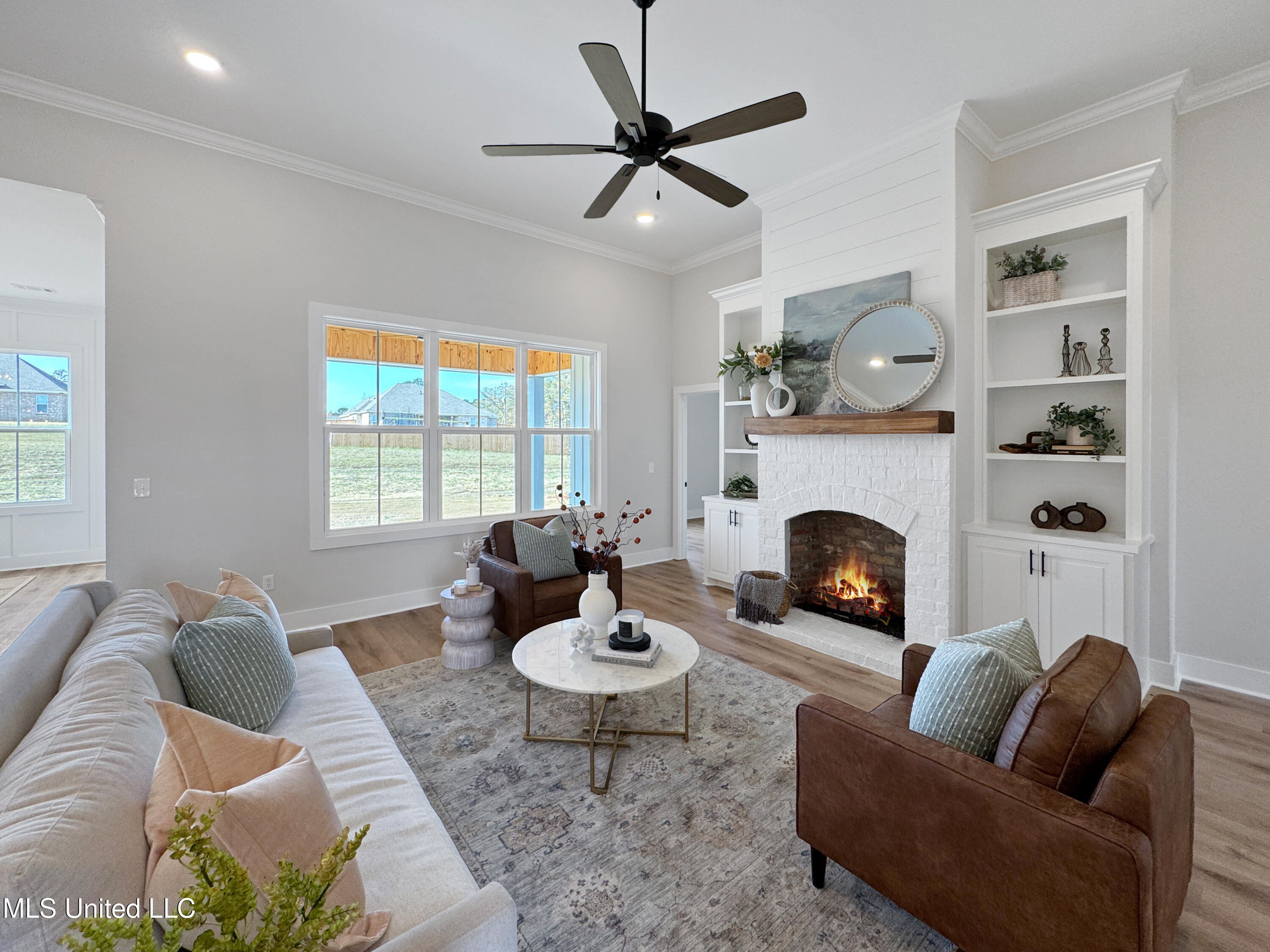 404 Lennon Lane Property Photo 6