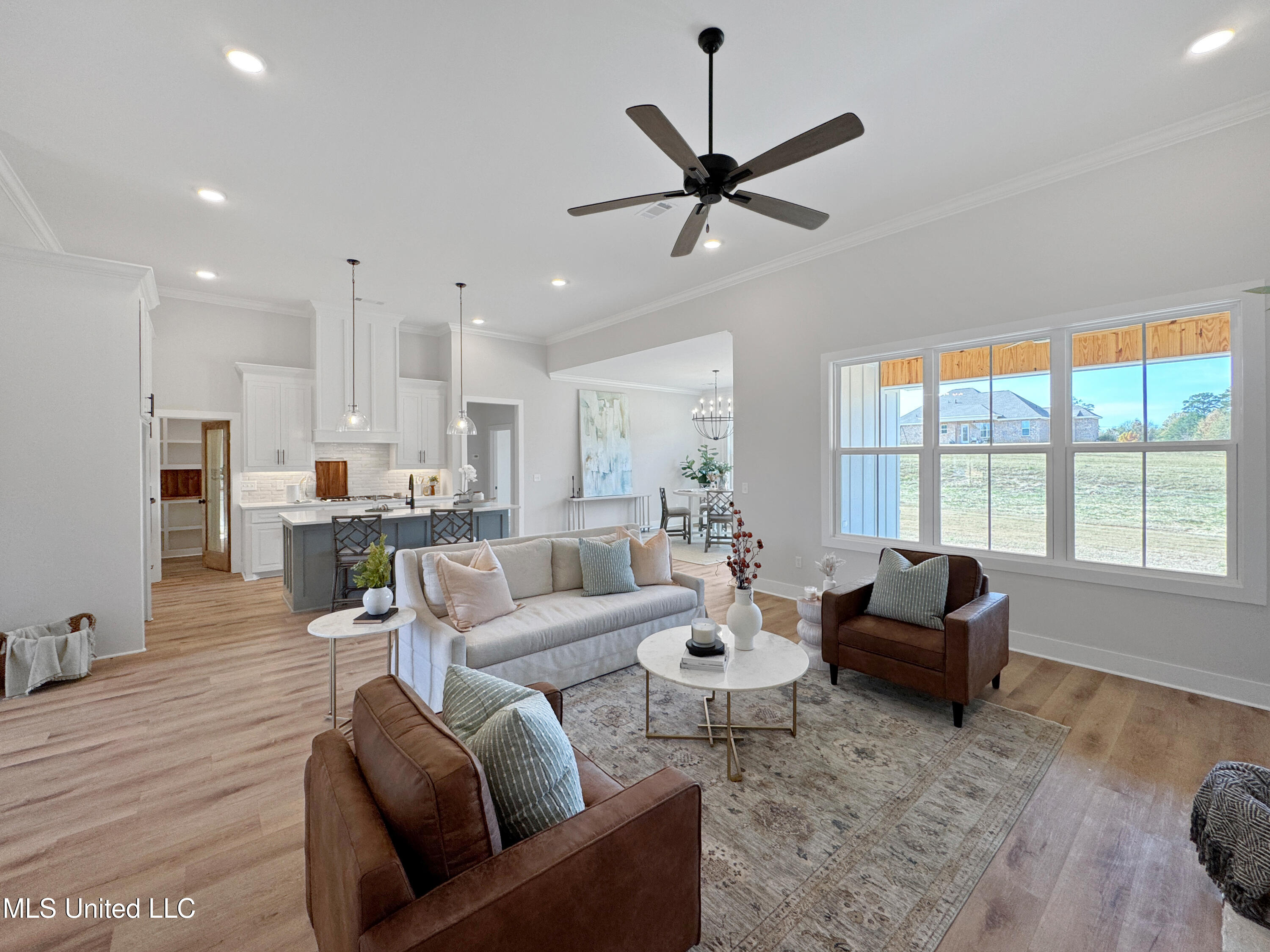 404 Lennon Lane Property Photo 9