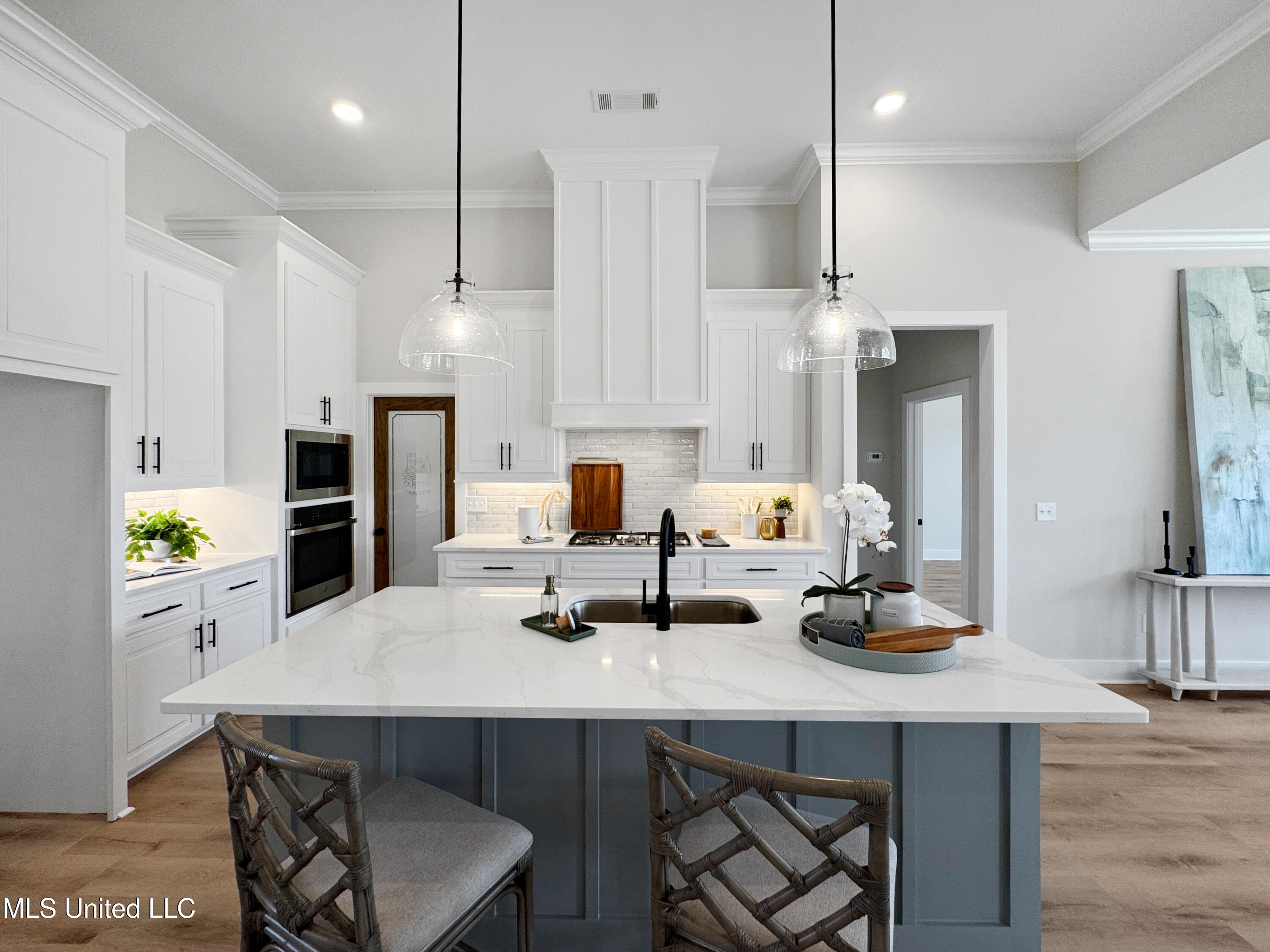 404 Lennon Lane Property Photo 10