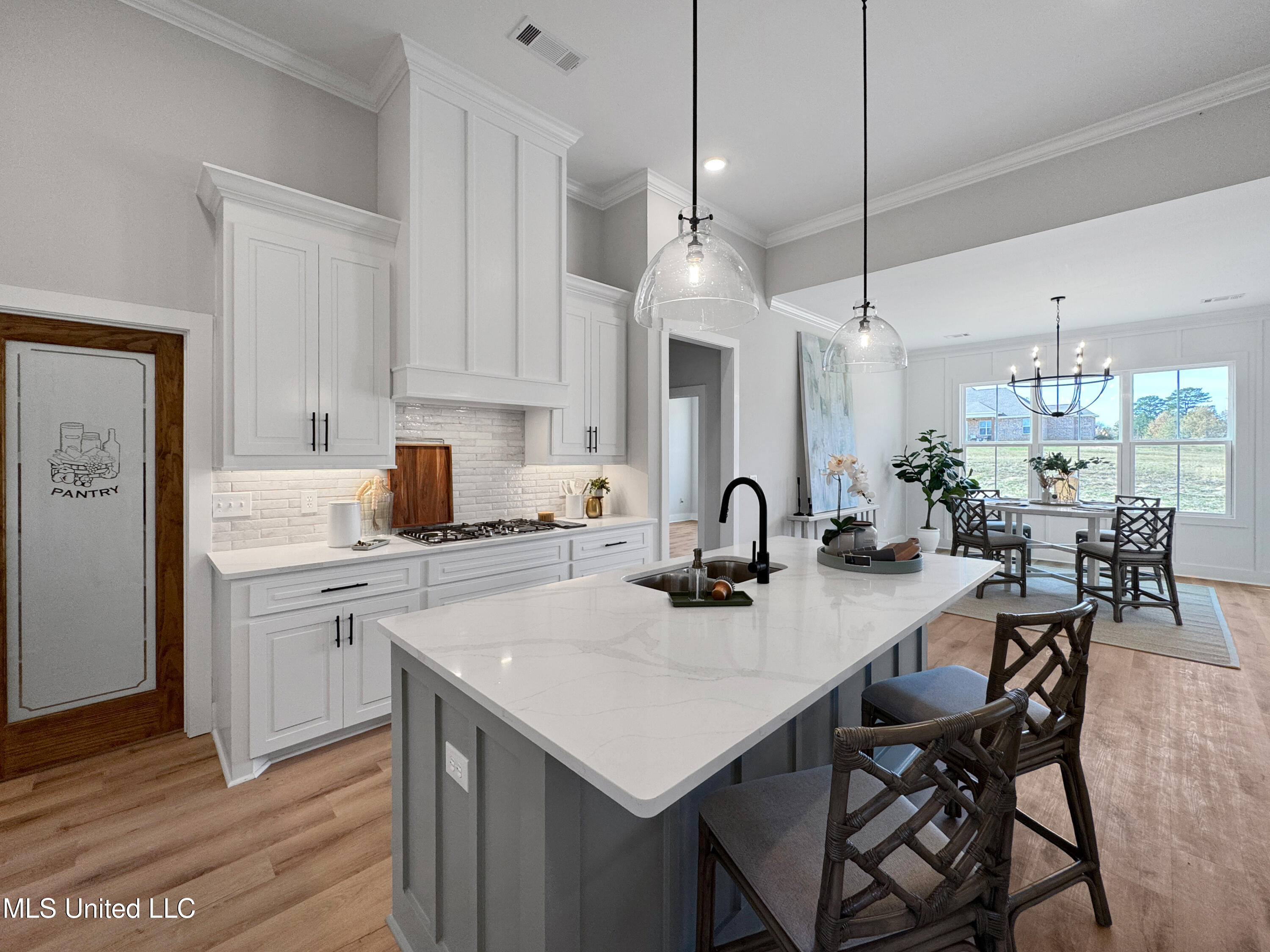 404 Lennon Lane Property Photo 11