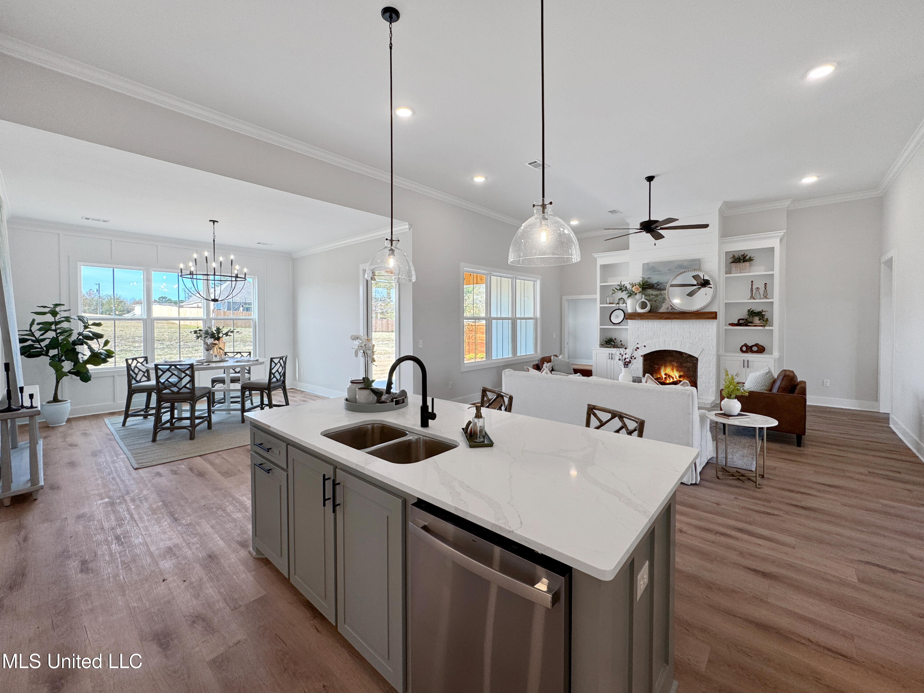 404 Lennon Lane Property Photo 12