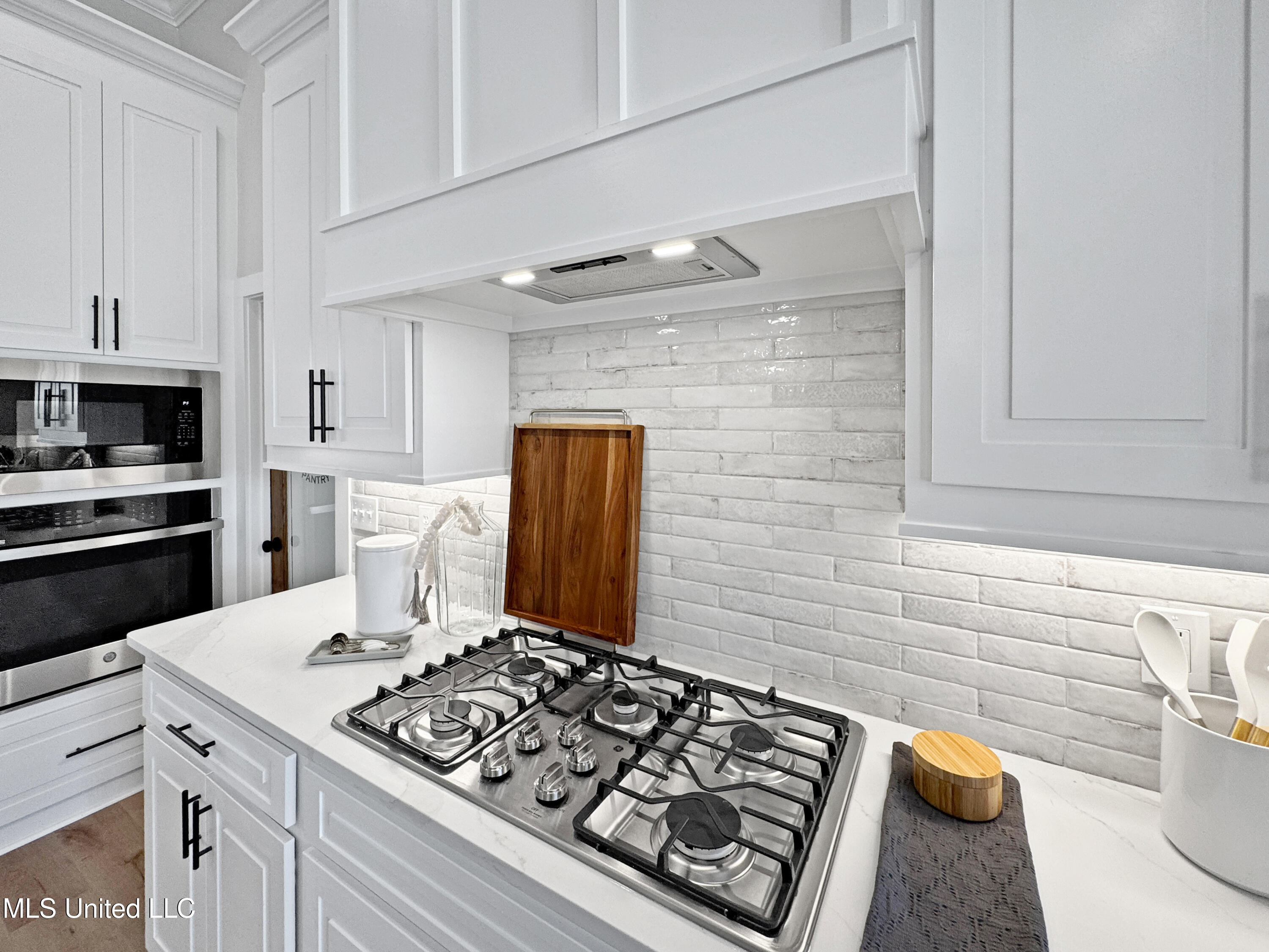 404 Lennon Lane Property Photo 14