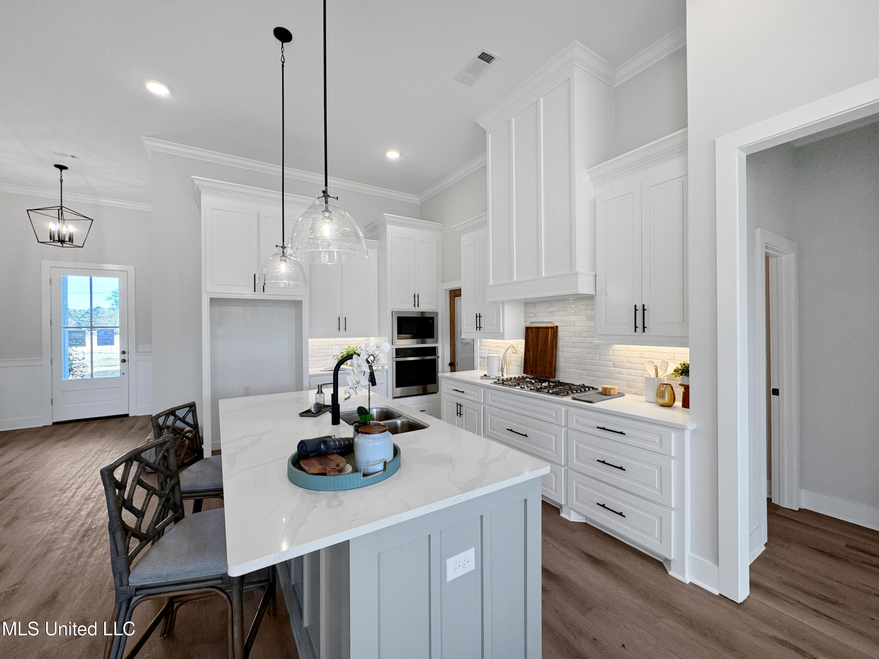 404 Lennon Lane Property Photo 15