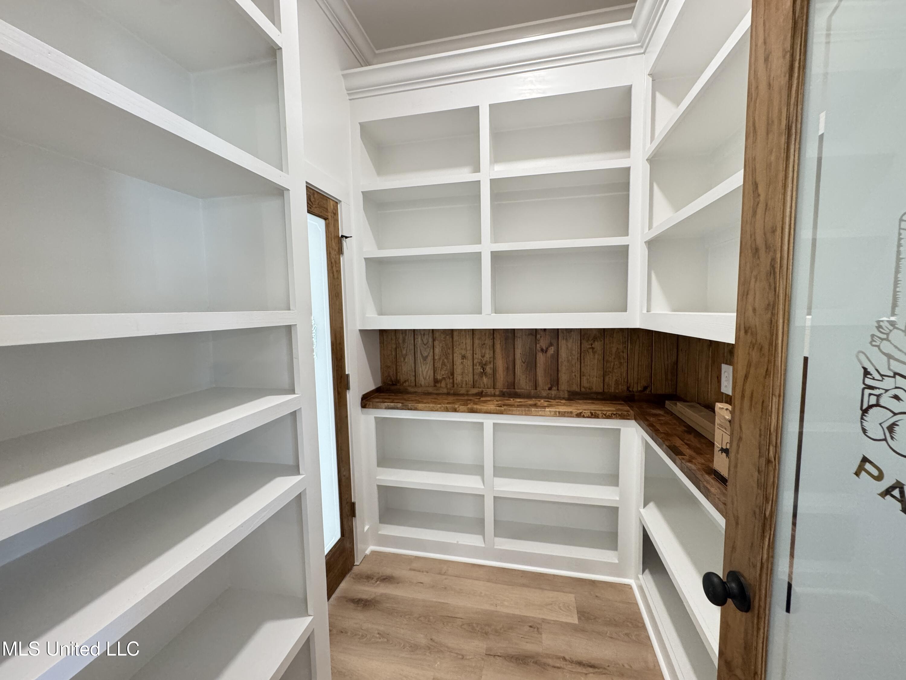 404 Lennon Lane Property Photo 16