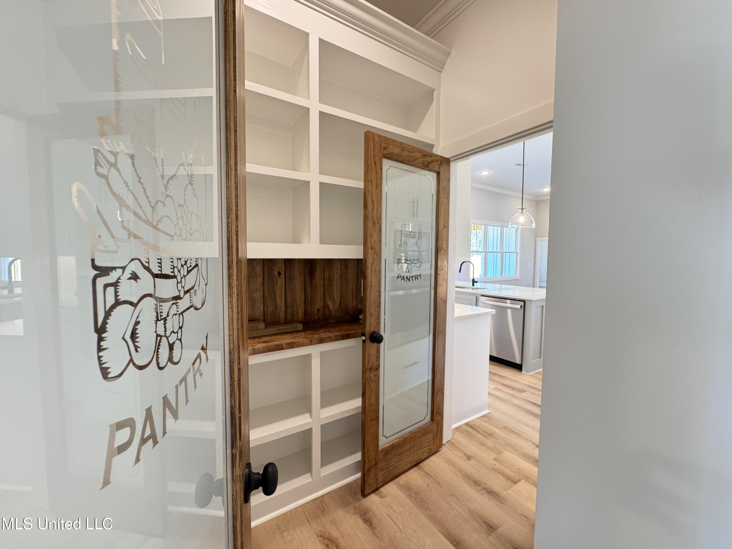 404 Lennon Lane Property Photo 17