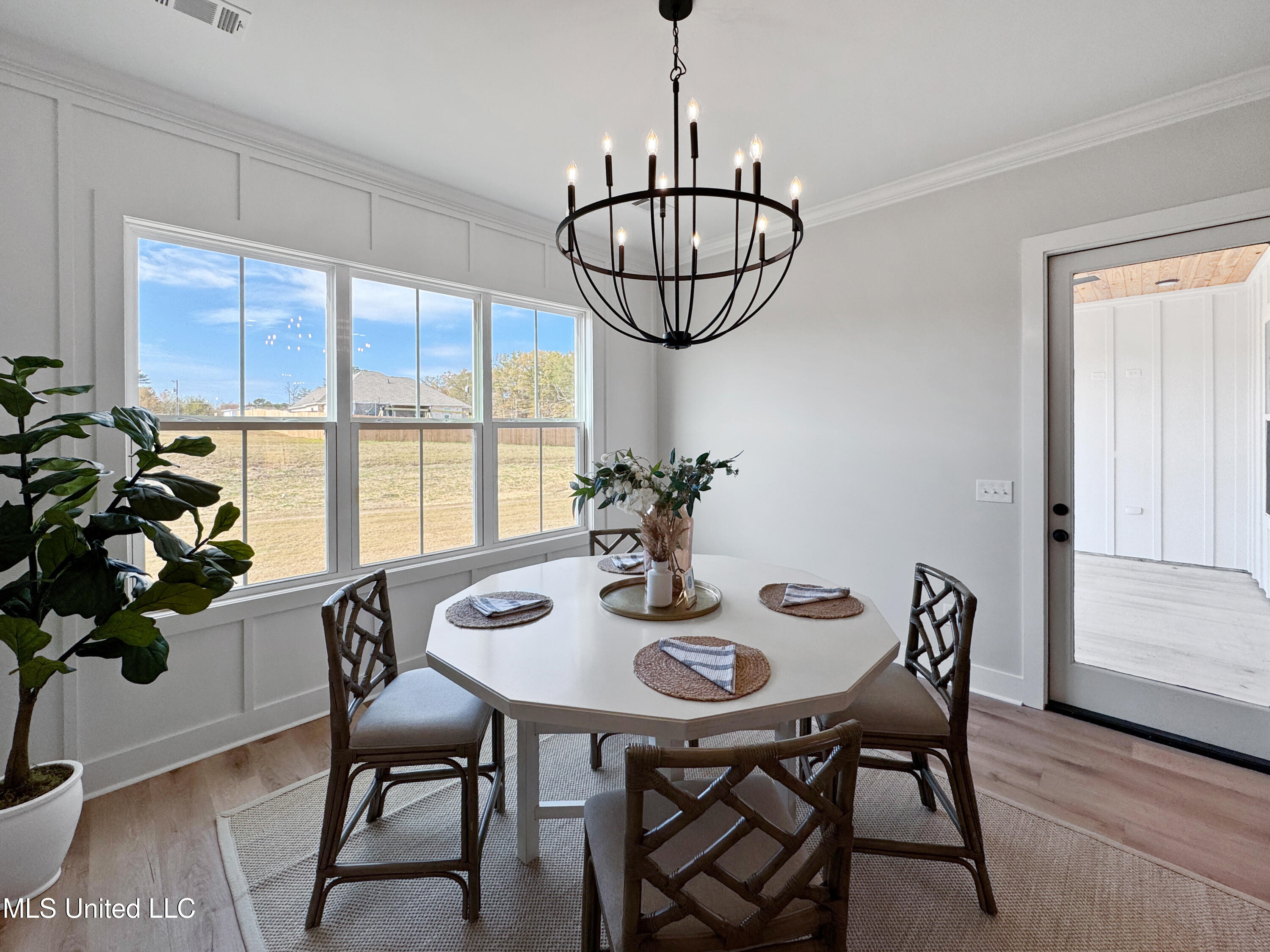 404 Lennon Lane Property Photo 18