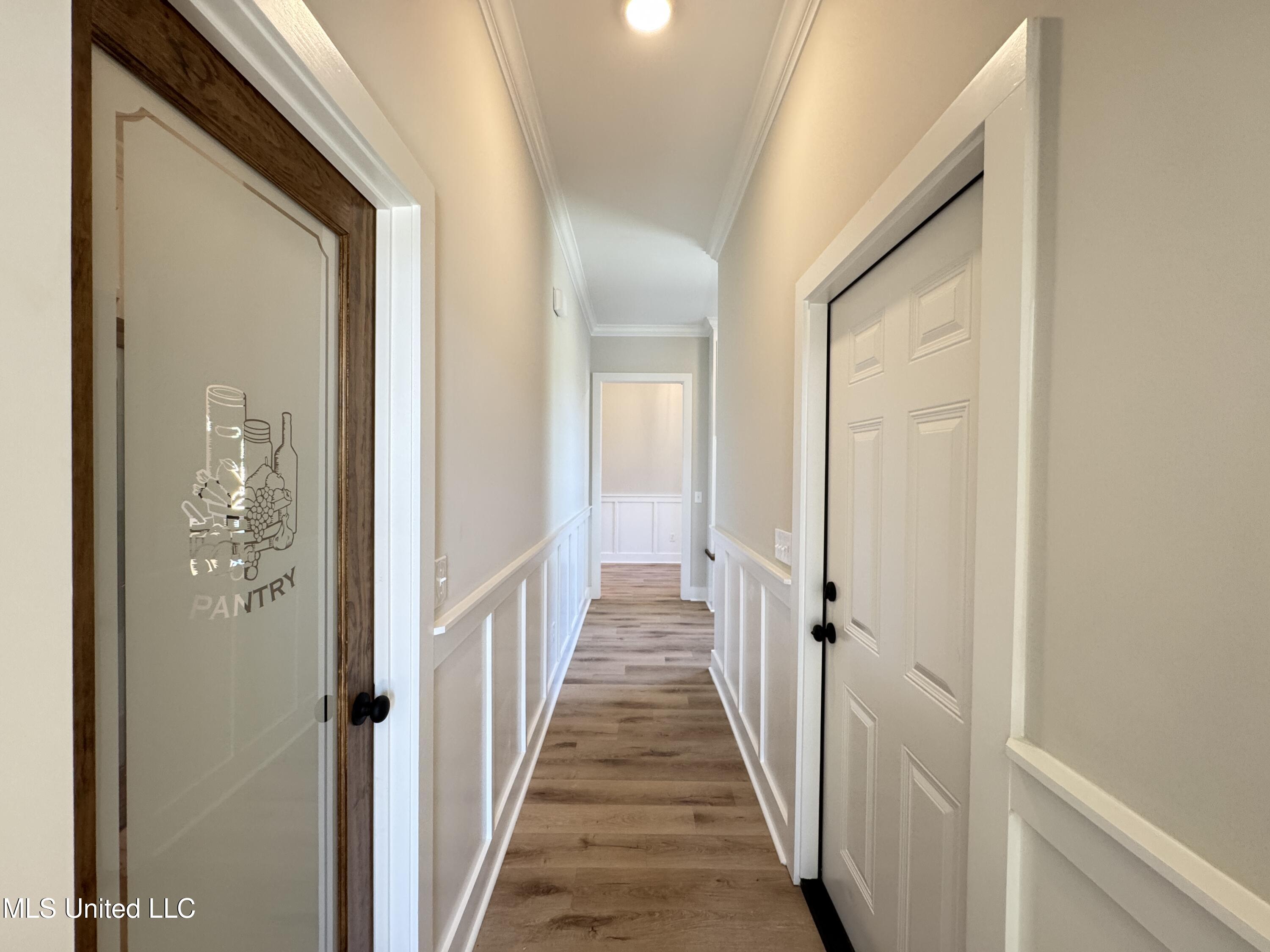 404 Lennon Lane Property Photo 21