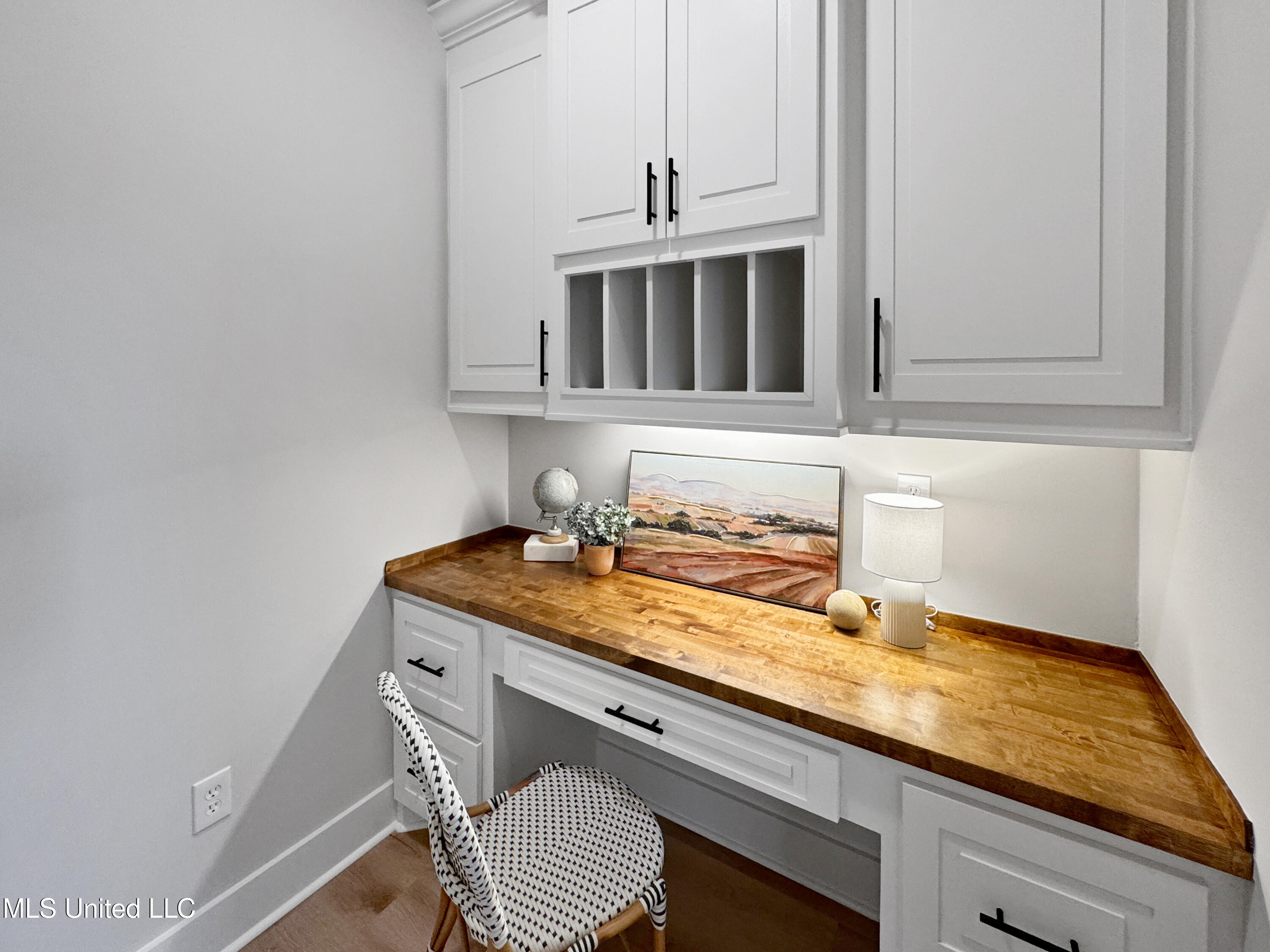 404 Lennon Lane Property Photo 23