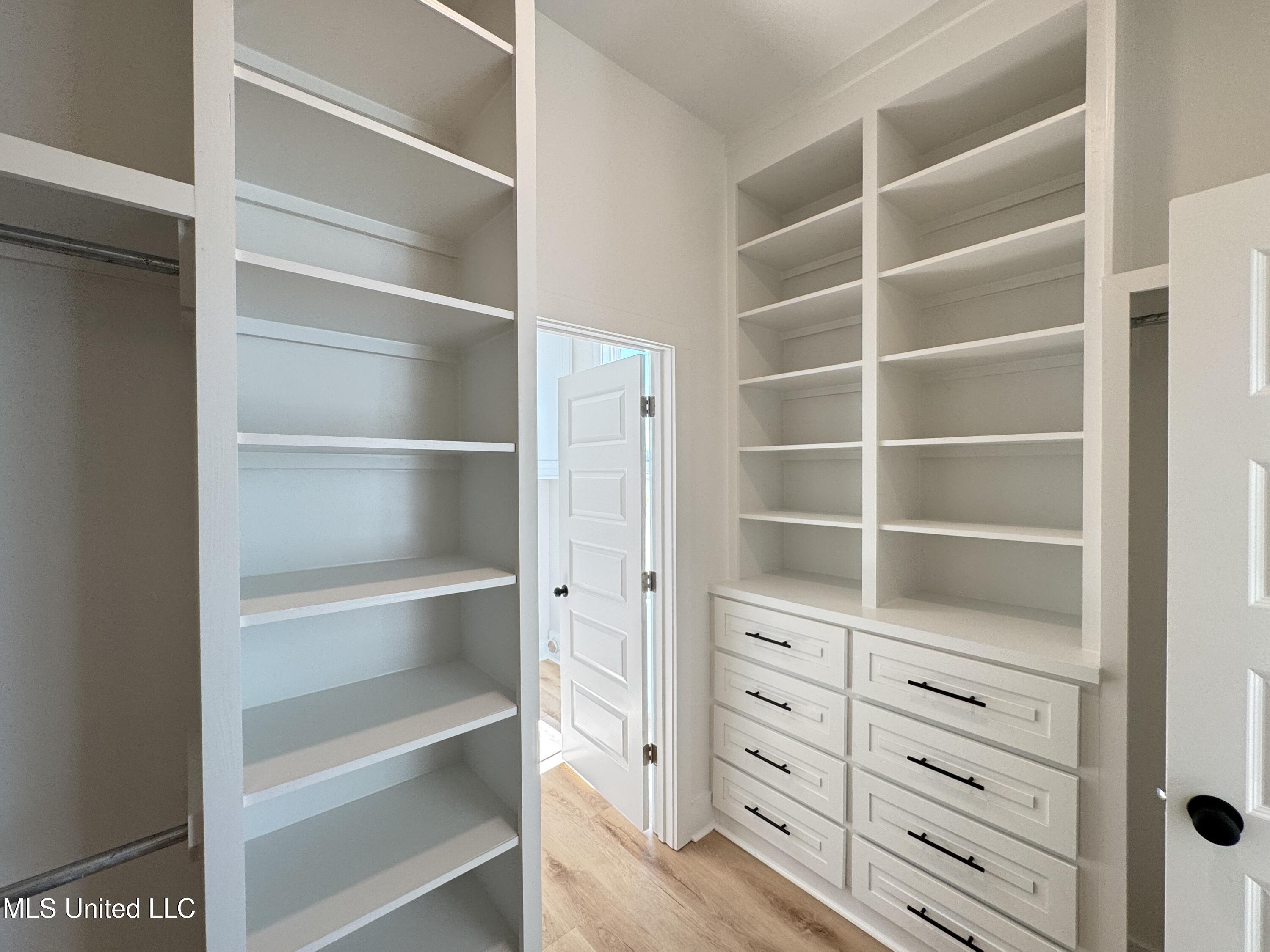 404 Lennon Lane Property Photo 25