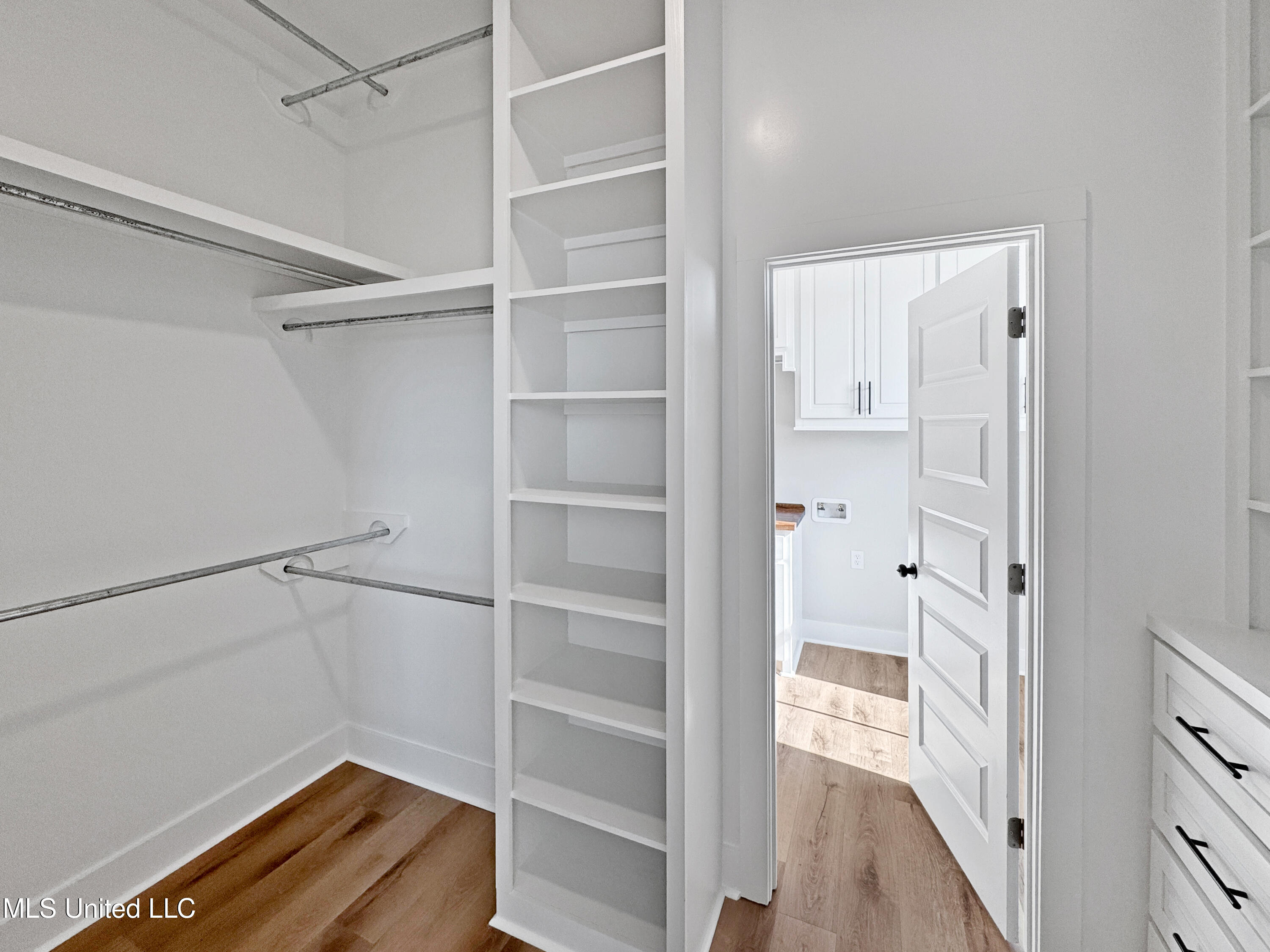 404 Lennon Lane Property Photo 26